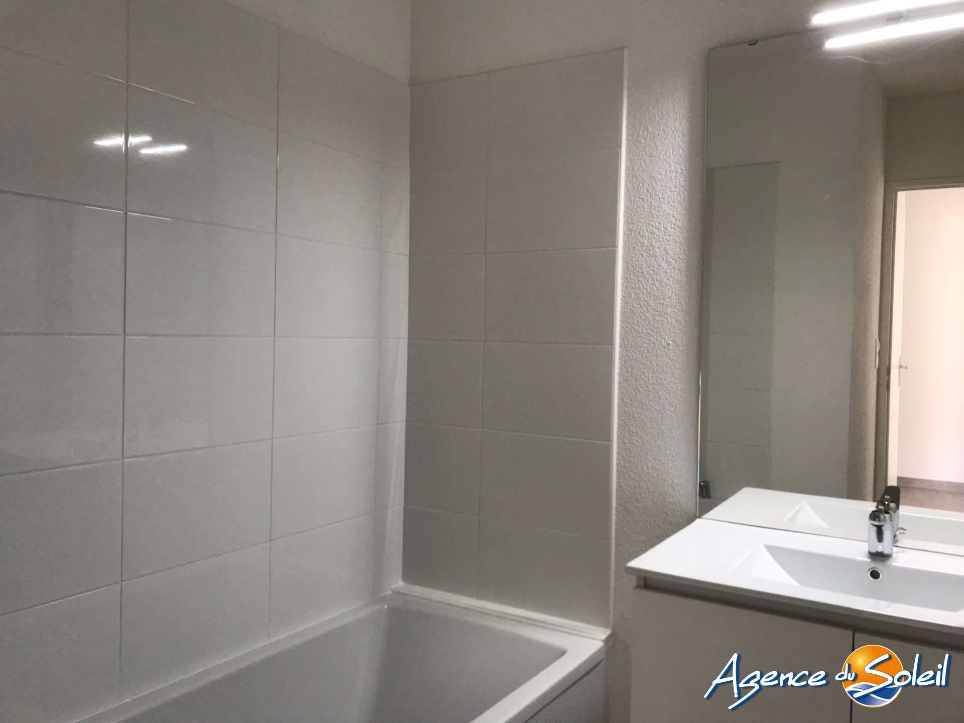 Chambre - Appartement Frontignan (Réf. 33-8081-AGENCEDUSOLEIL)
