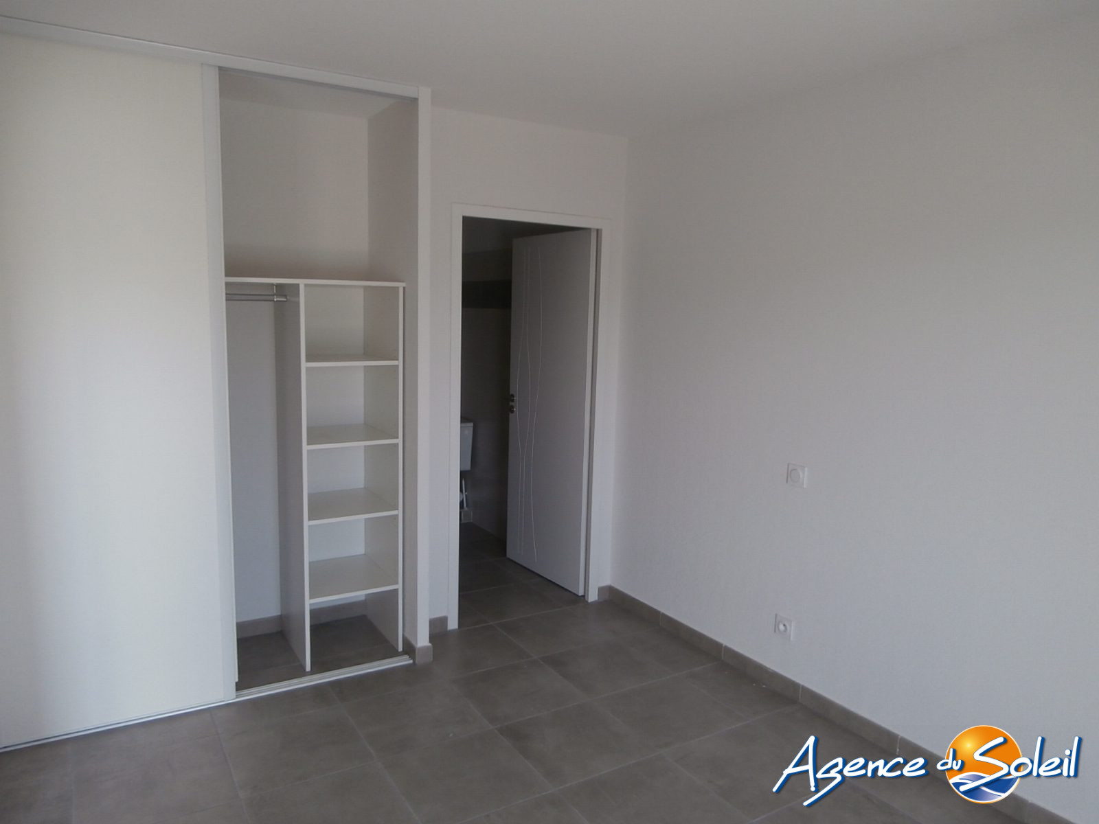 Chambre - Appartement Béziers (Réf. 09-7065-AGENCEDUSOLEIL)