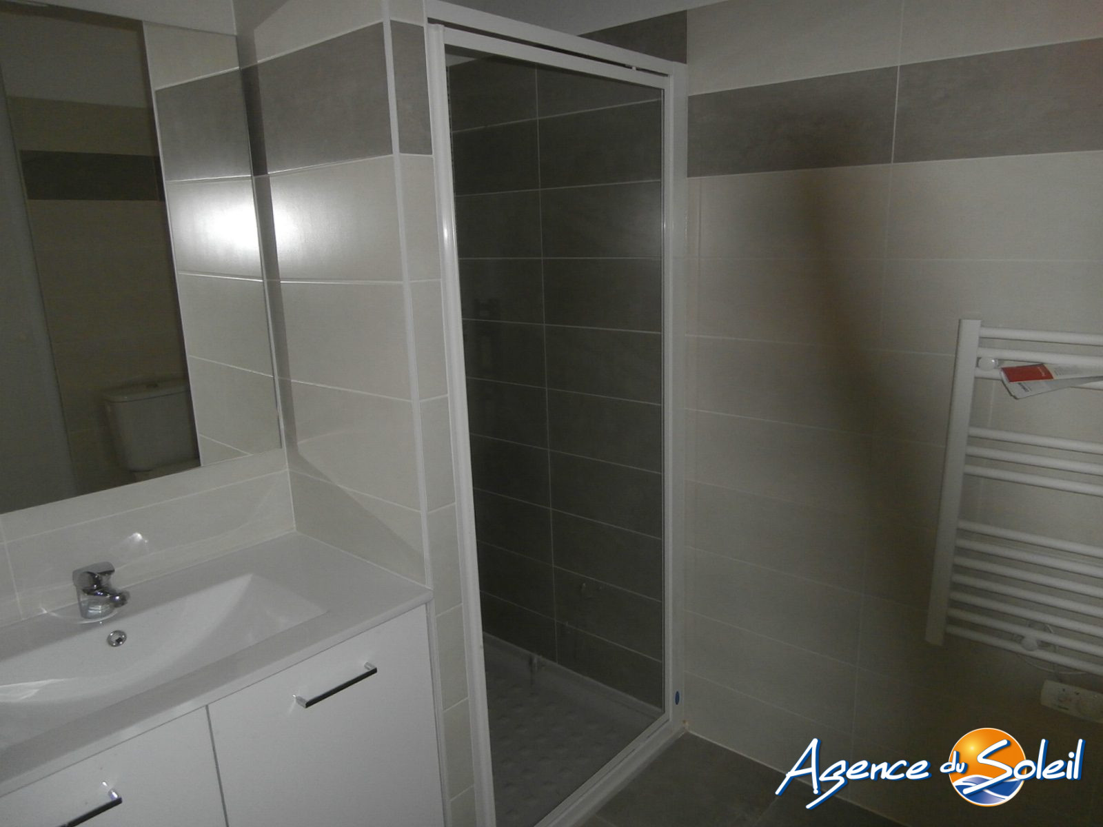Salle de bain - Appartement Béziers (Réf. 09-7065-AGENCEDUSOLEIL)