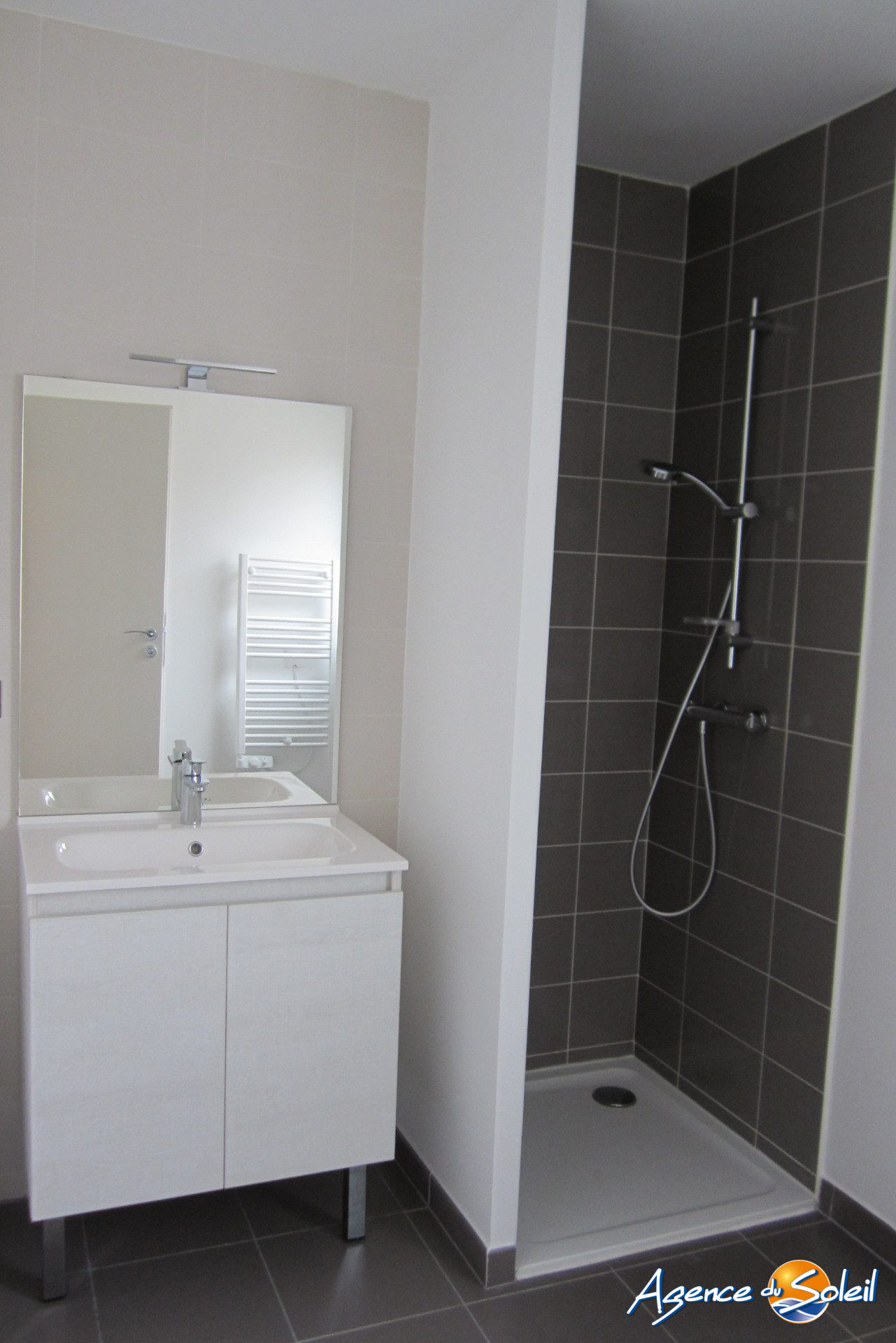 Vue extérieure - Appartement Pézilla-la-Rivière (Réf. 06-2714-AGENCEDUSOLEIL)