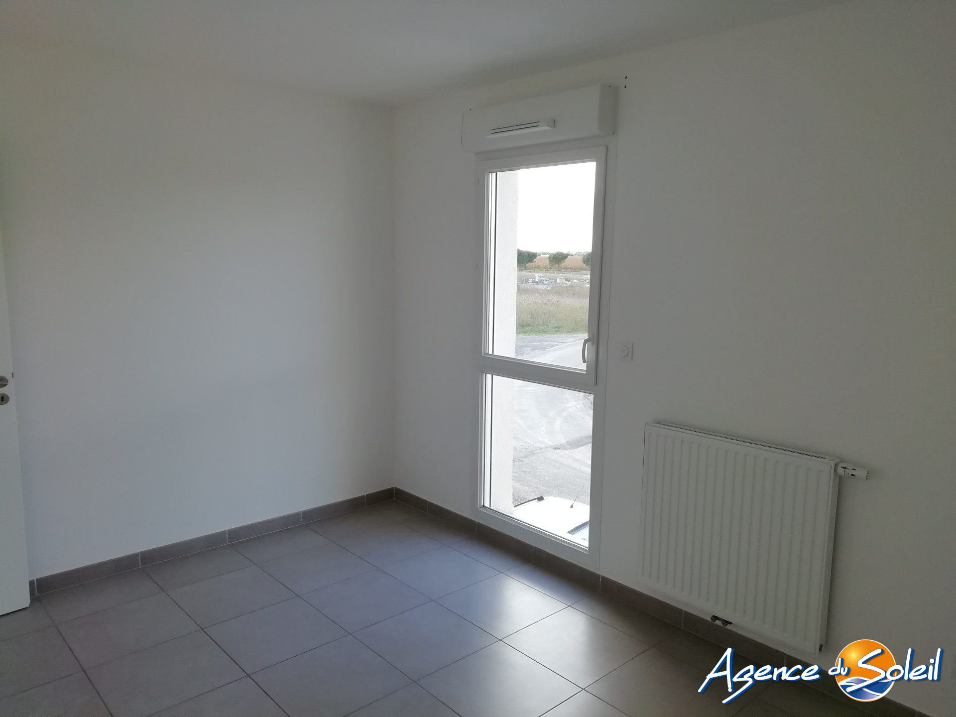 Chambre - Appartement Sérignan (Réf. 09-6927-AGENCEDUSOLEIL)