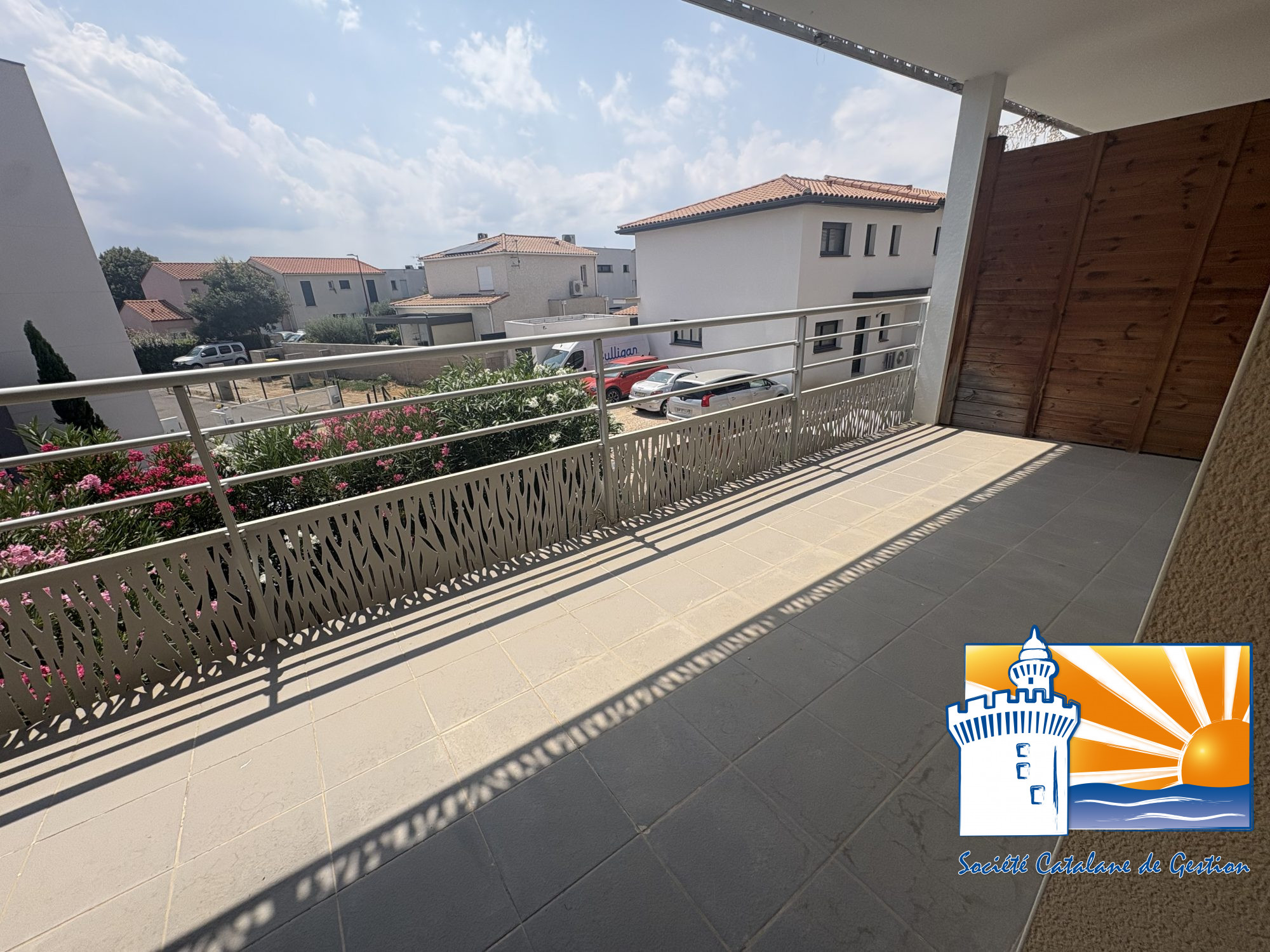 Photo de T2 THEZA avec terrasse et parking