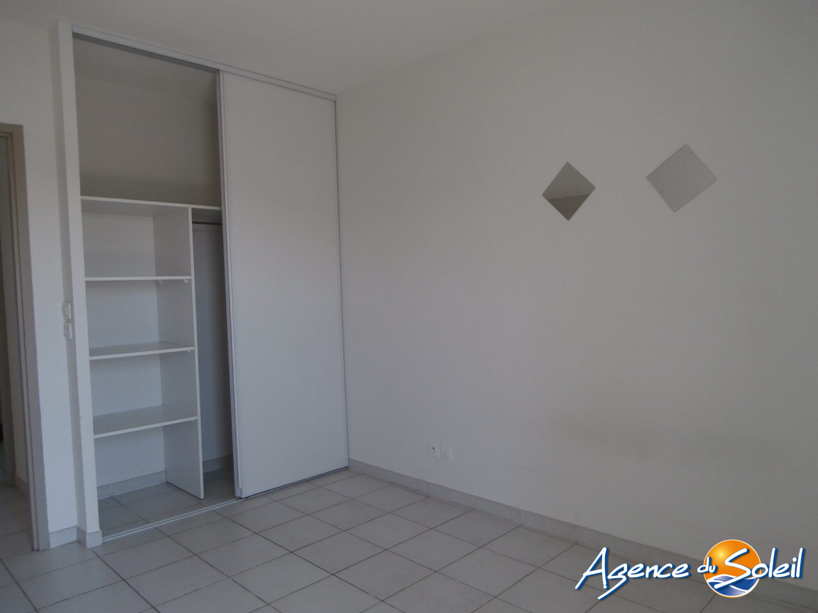 Chambre - Appartement Béziers (Réf. 09-6159-AGENCEDUSOLEIL)