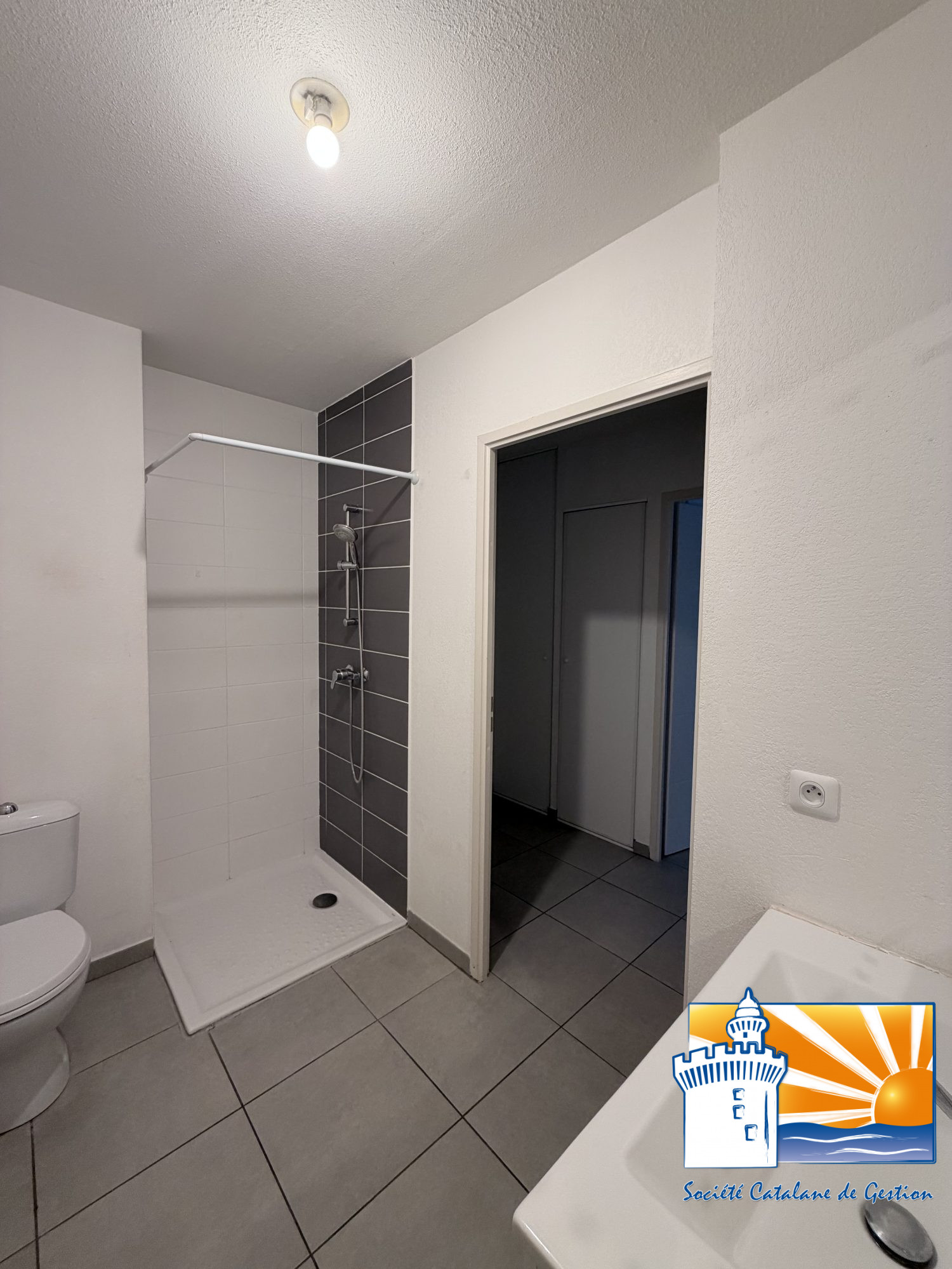 Salle de bain - Appartement Canohès (Réf. 07-2099-AGENCEDUSOLEIL)