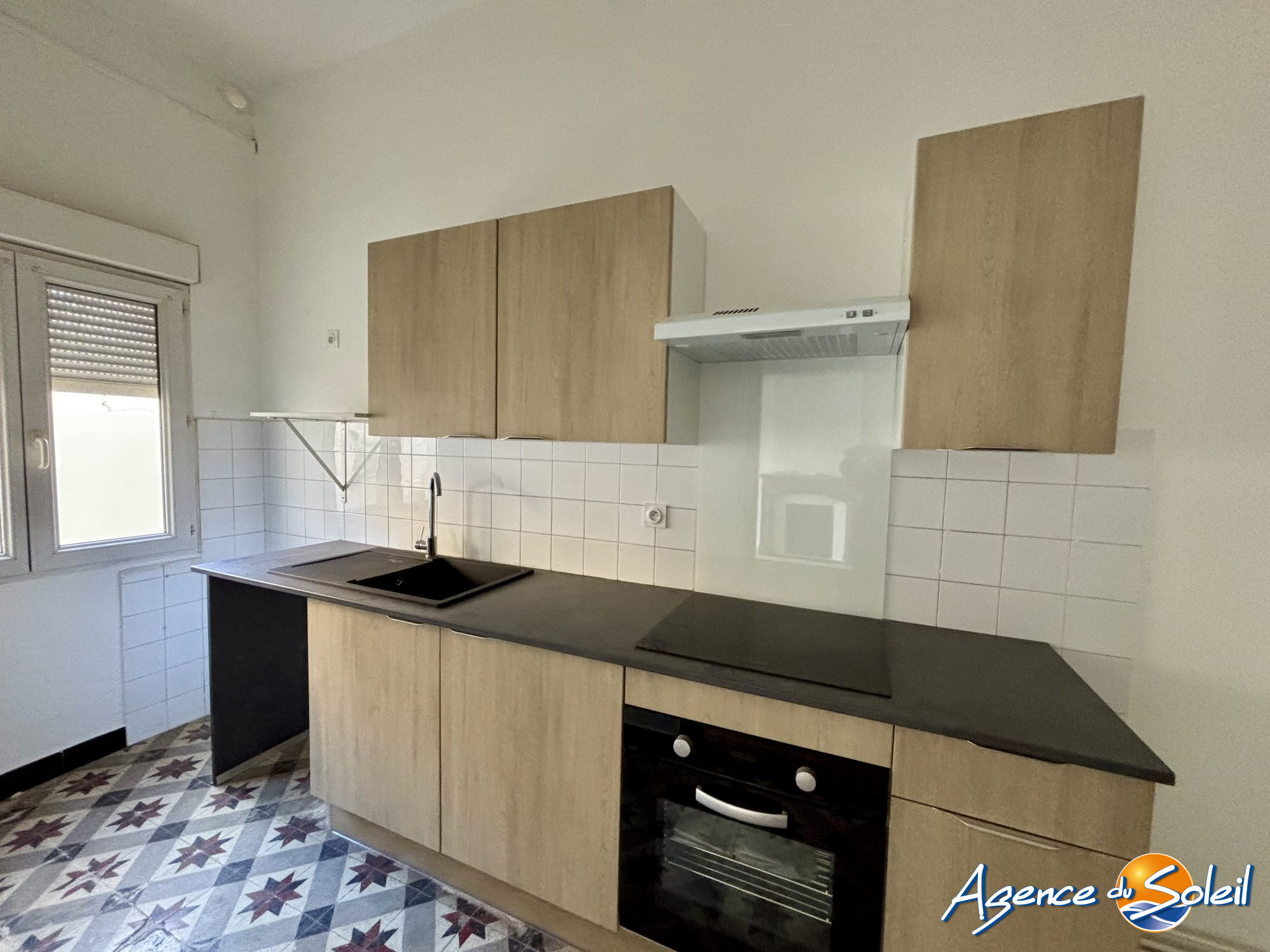 Cuisine - Appartement Coursan (Réf. 04-173-AGENCEDUSOLEIL)