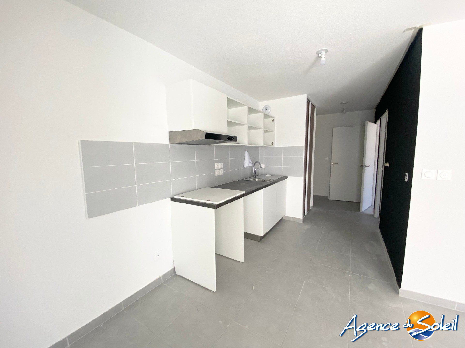 Cuisine - Appartement Marseillan (Réf. 09-7307-AGENCEDUSOLEIL)