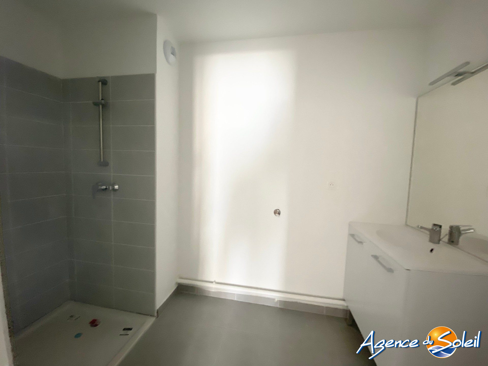 Vue extérieure - Appartement Marseillan (Réf. 09-7307-AGENCEDUSOLEIL)
