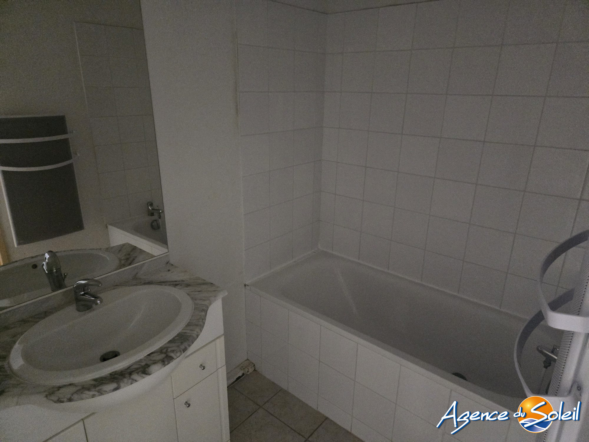 Vue extérieure - Appartement Narbonne (Réf. 04-697-AGENCEDUSOLEIL)