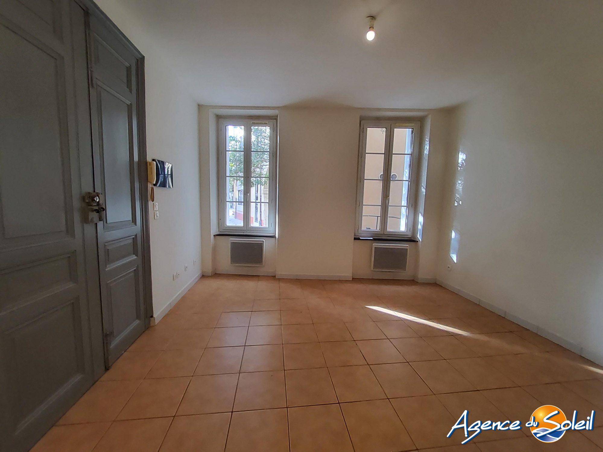 Vue intérieure - Appartement Coursan (Réf. 04-9445-AGENCEDUSOLEIL)