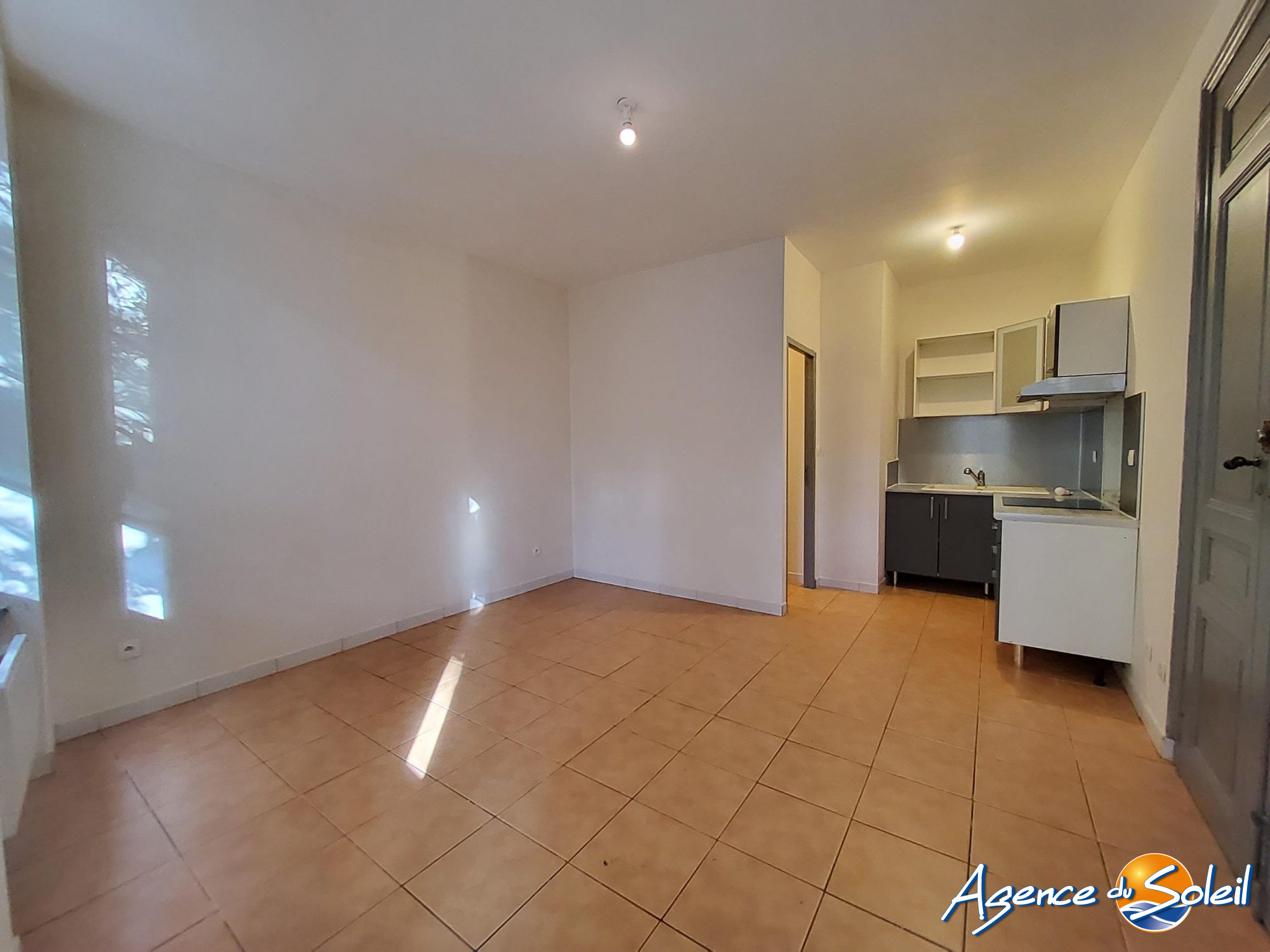Cuisine - Appartement Coursan (Réf. 04-9445-AGENCEDUSOLEIL)