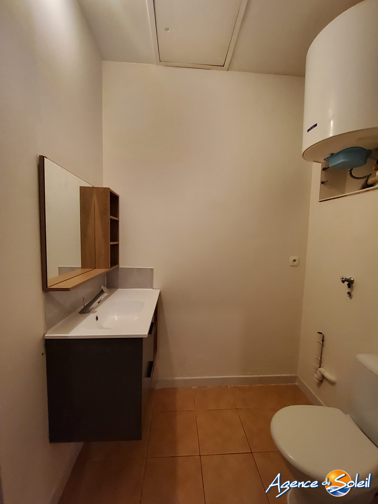 Salle de bain - Appartement Coursan (Réf. 04-9445-AGENCEDUSOLEIL)