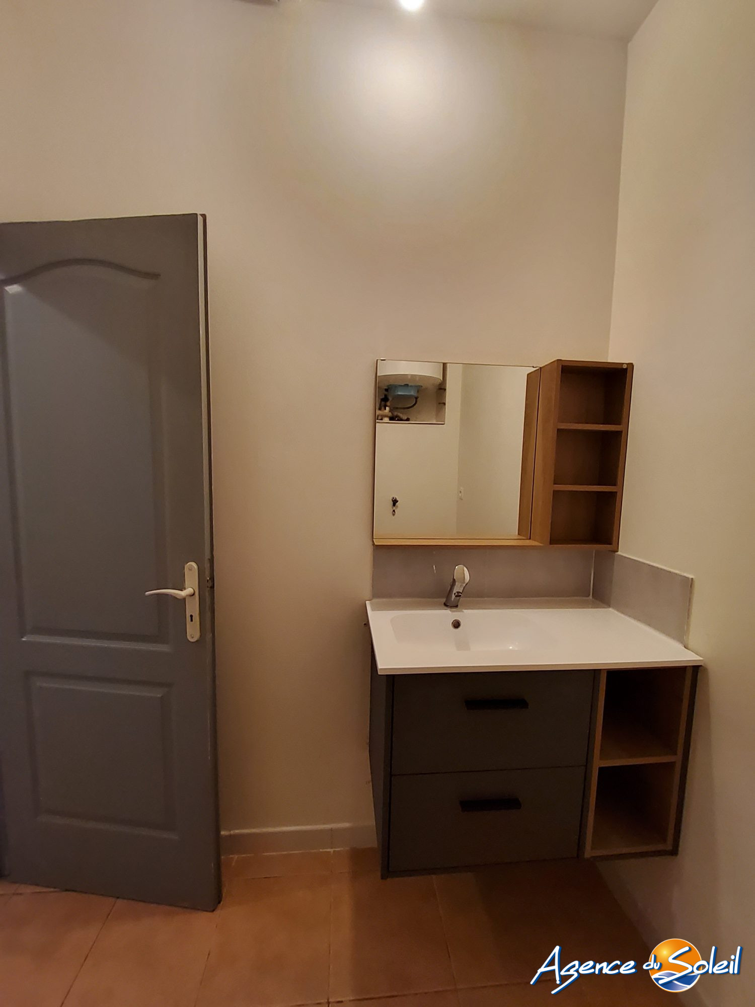 Vue extérieure - Appartement Coursan (Réf. 04-9445-AGENCEDUSOLEIL)