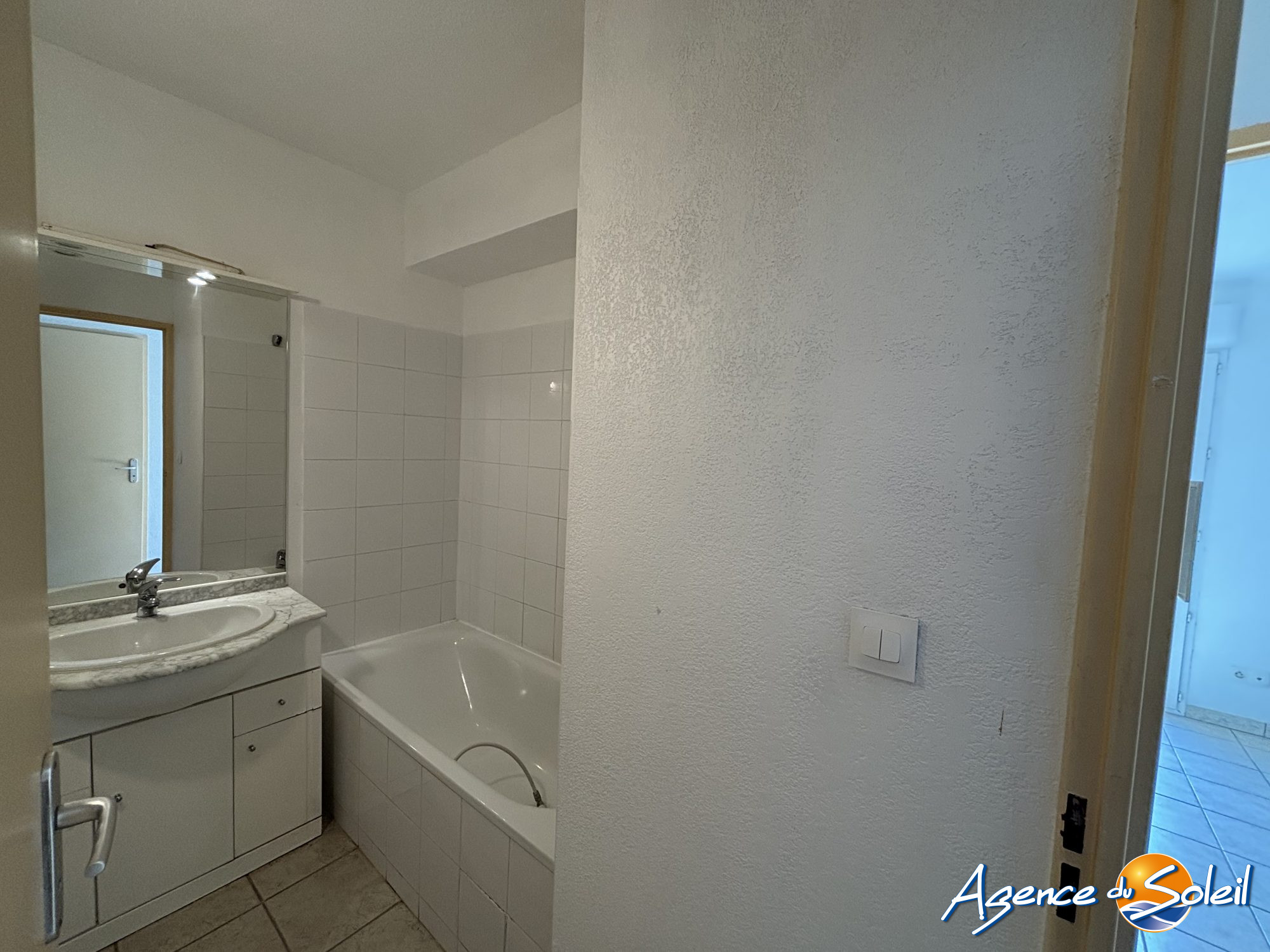 Vue extérieure - Appartement Narbonne (Réf. 04-4255-AGENCEDUSOLEIL)