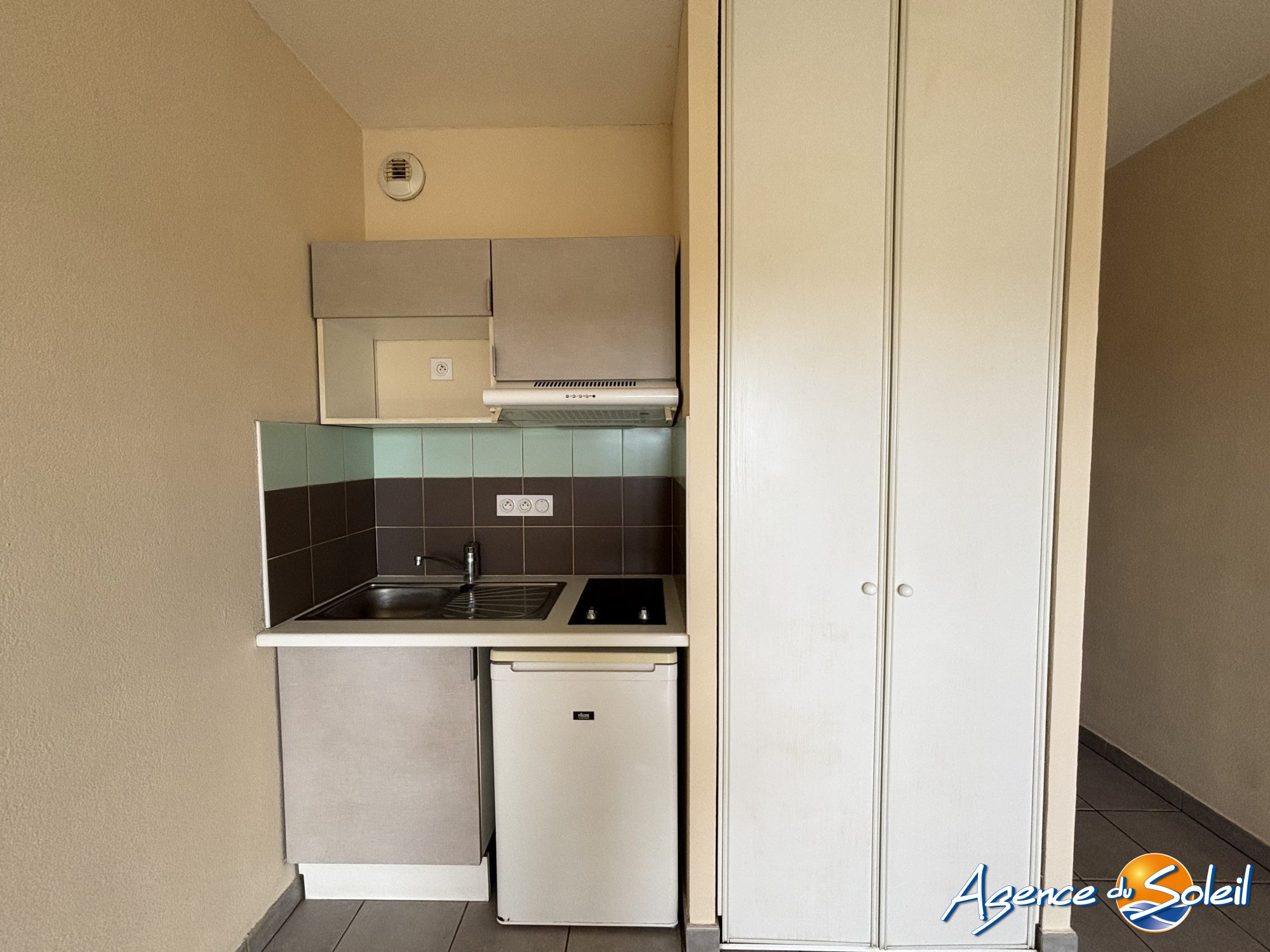 Vue extérieure - Appartement Narbonne (Réf. 04-2405-AGENCEDUSOLEIL)
