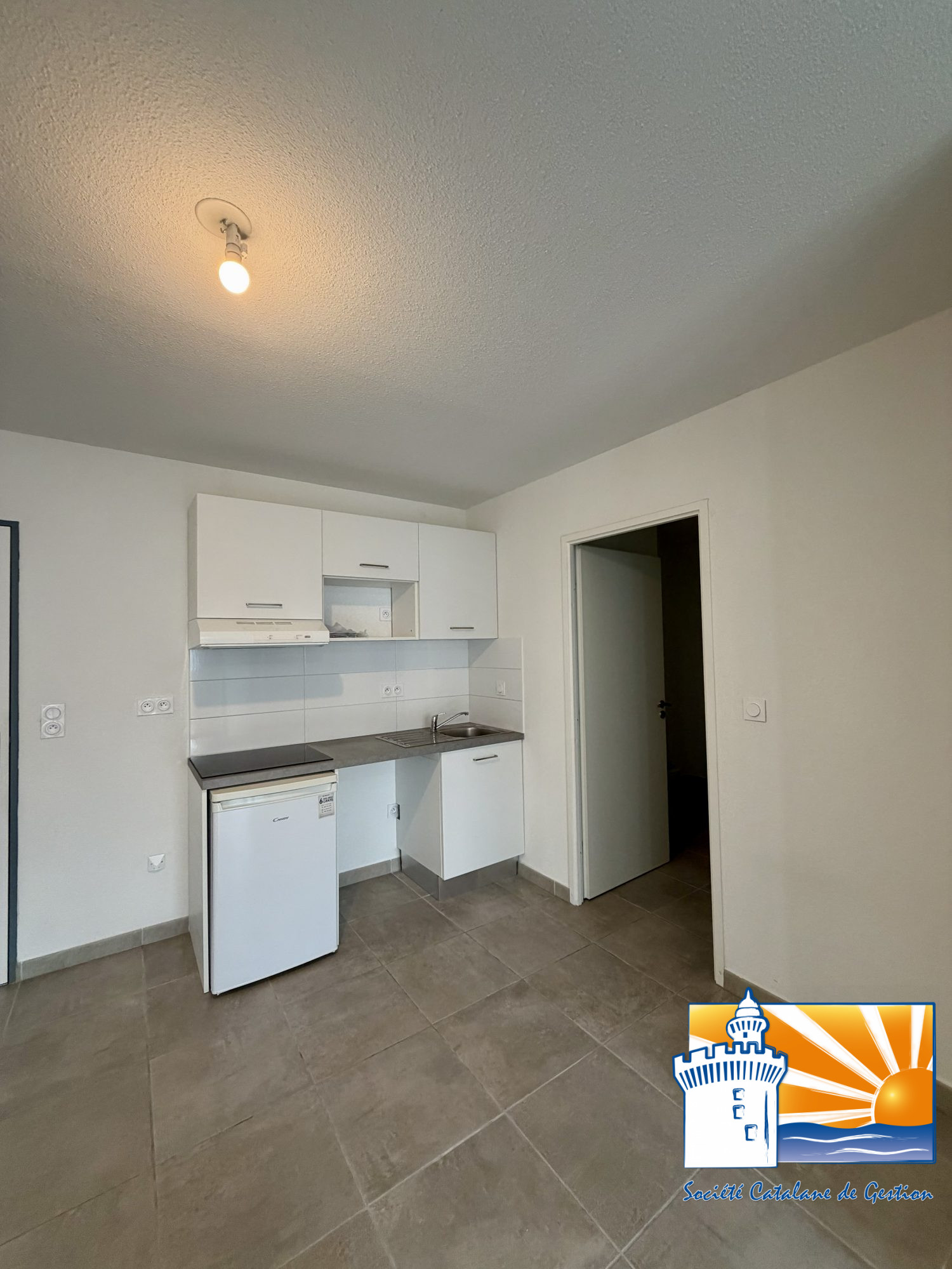 Chambre - Appartement Pollestres (Réf. 07-1057-AGENCEDUSOLEIL)