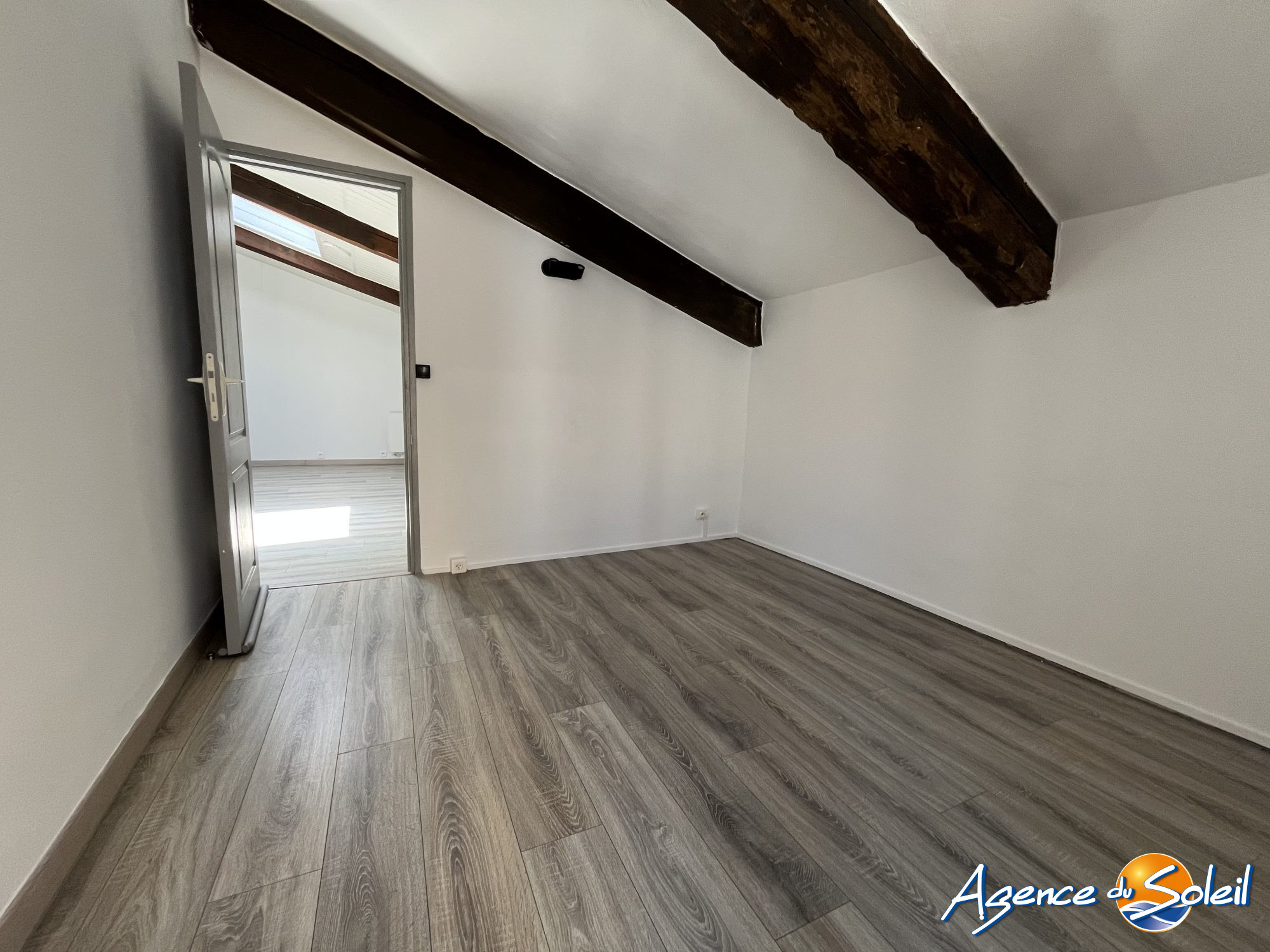 Salle de bain - Appartement Vingrau (Réf. 08-5516-AGENCEDUSOLEIL)