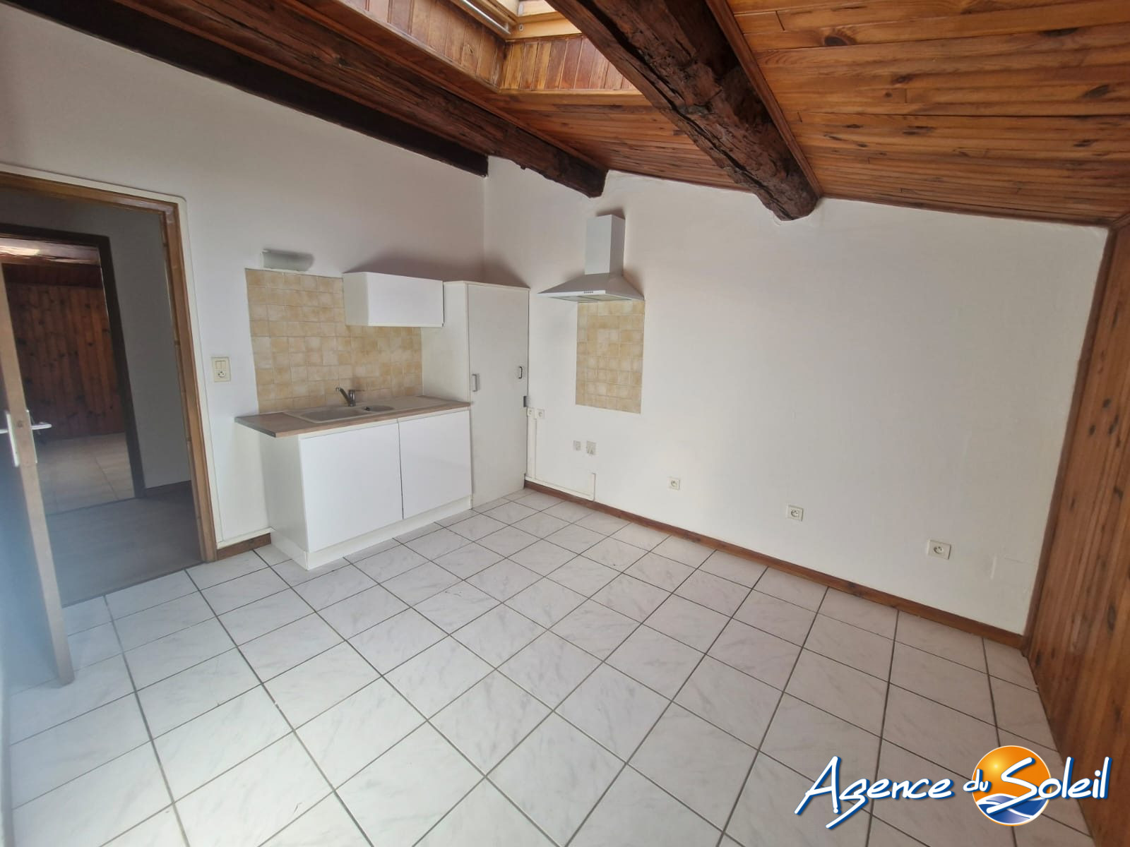 Vue intérieure - Appartement Lézignan-Corbières (Réf. 27-2777-AGENCEDUSOLEIL)