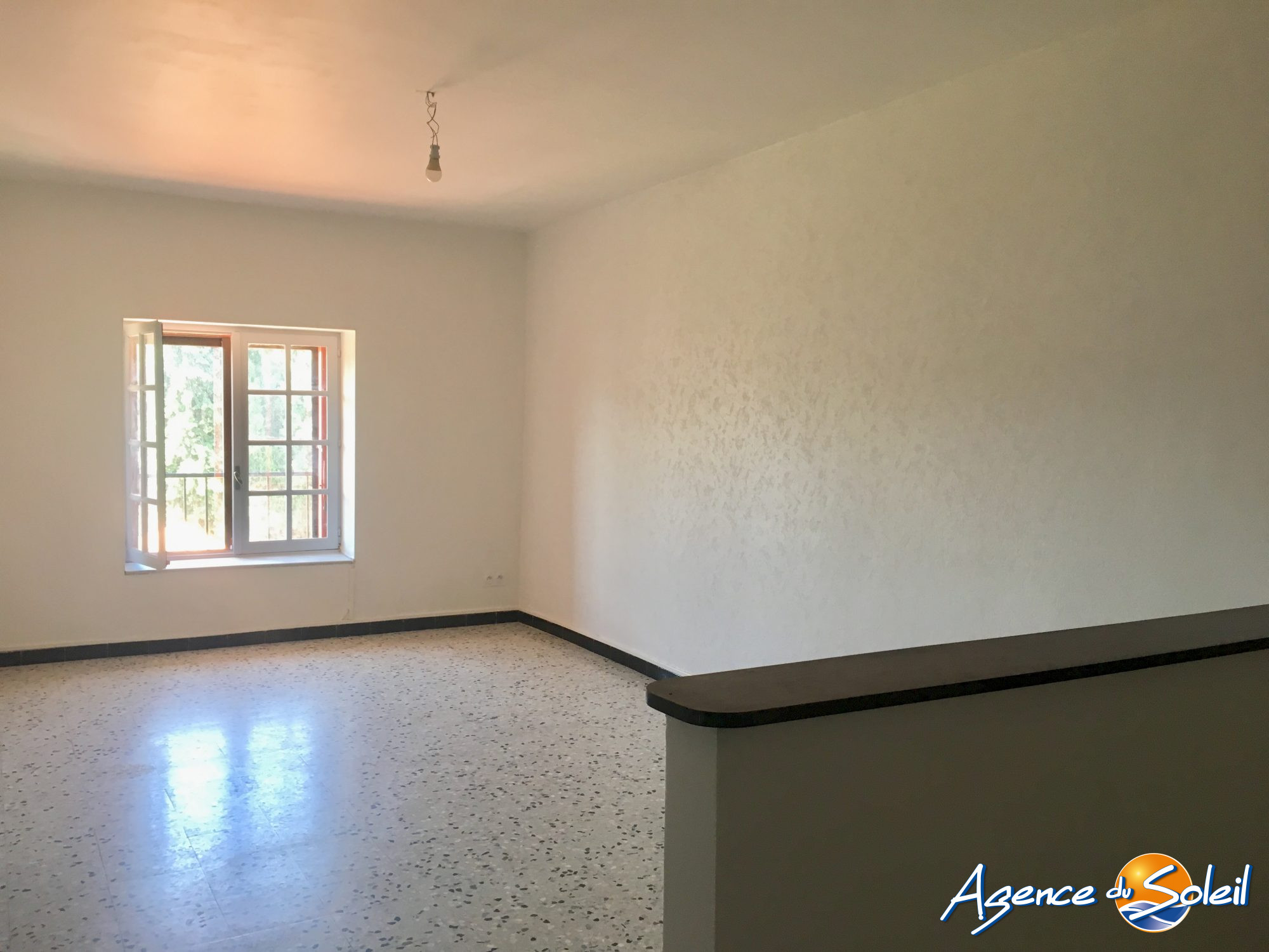 Vue intérieure - Appartement Lézignan-Corbières (Réf. 27-2826-AGENCEDUSOLEIL)
