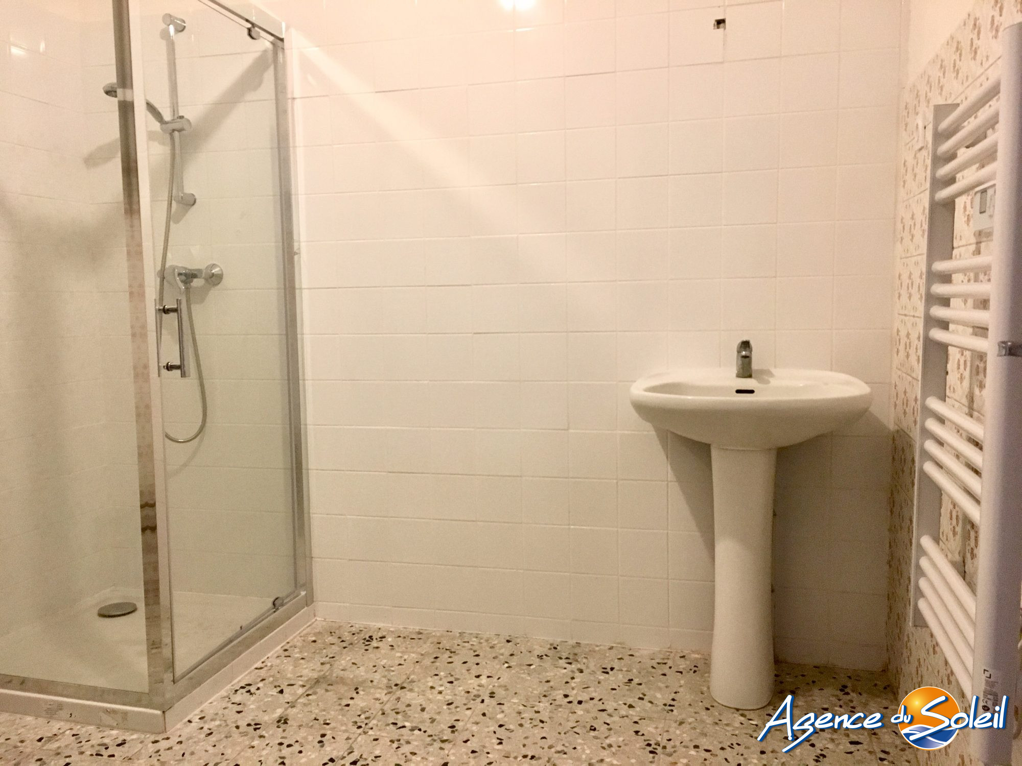 Vue extérieure - Appartement Lézignan-Corbières (Réf. 27-2826-AGENCEDUSOLEIL)