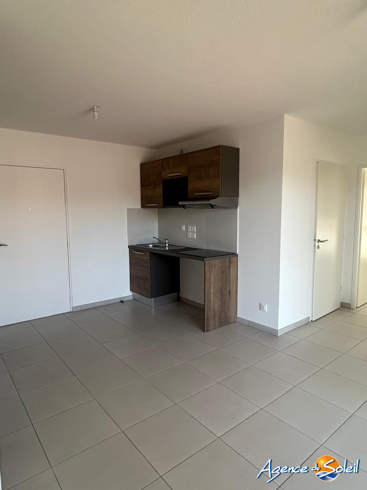 Vue intérieure - Appartement Béziers (Réf. 09-7747-AGENCEDUSOLEIL)