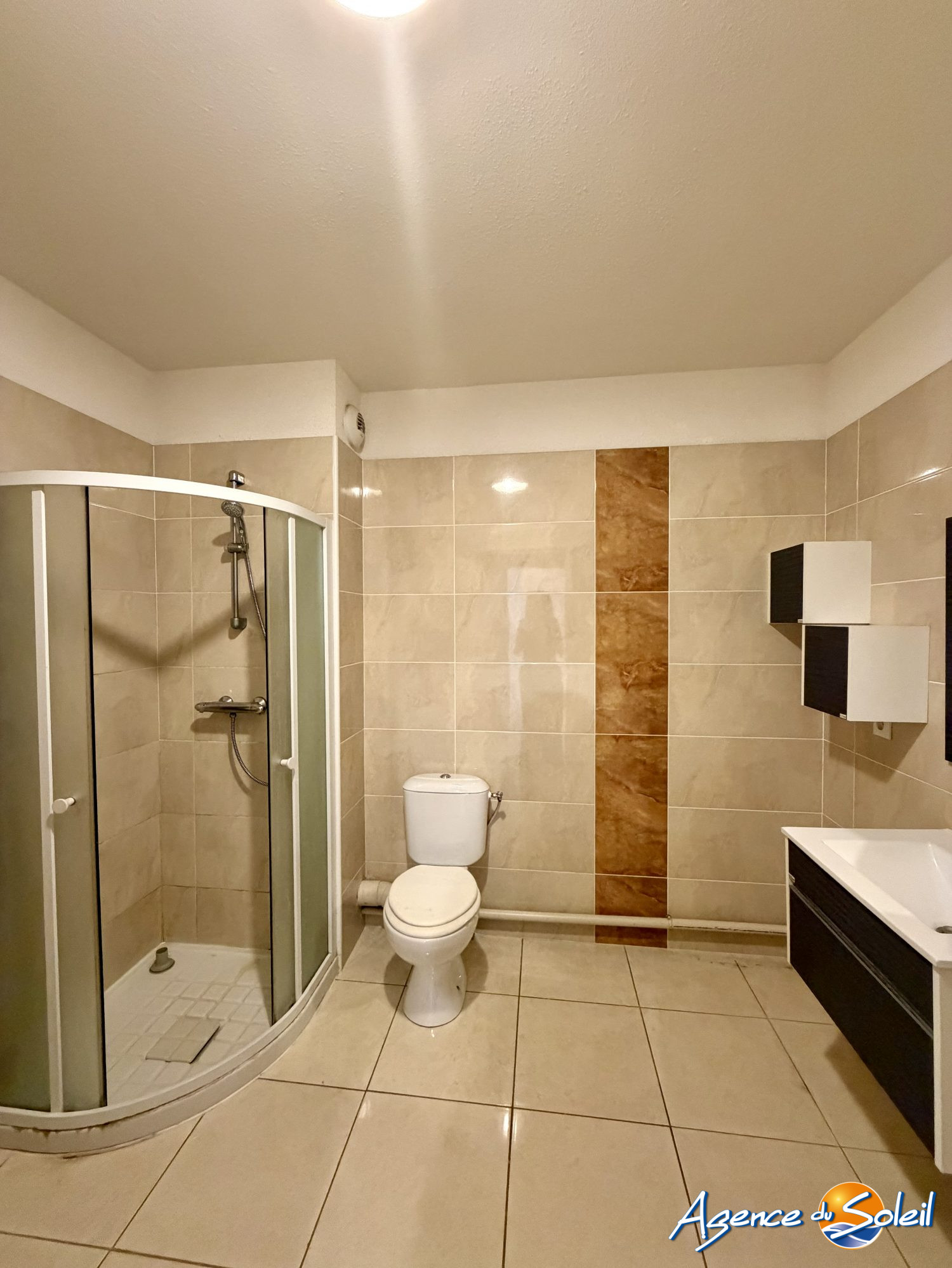 Chambre - Appartement Saint-Laurent-de-la-Salanque (Réf. 06-2235-AGENCEDUSOLEIL)