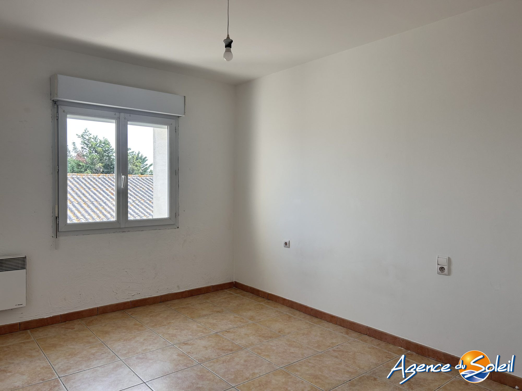 Chambre - Appartement Conilhac-Corbières (Réf. 27-2889-AGENCEDUSOLEIL)