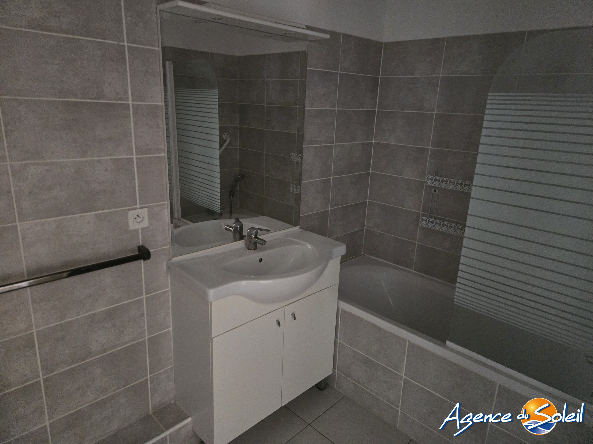 Vue extérieure - Appartement Narbonne (Réf. 04-9433-AGENCEDUSOLEIL)