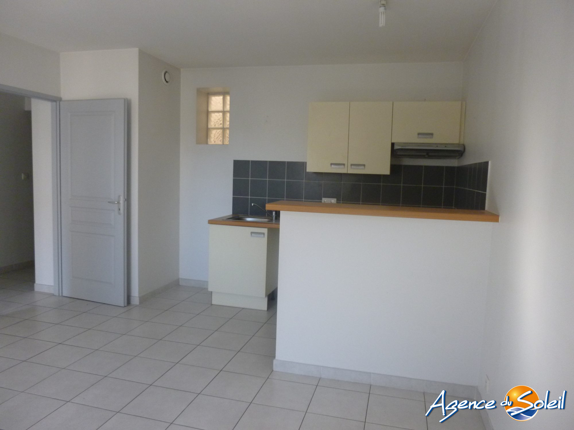 Vue extérieure - Appartement Cuxac-d'Aude (Réf. 04-1356-2-AGENCEDUSOLEIL)