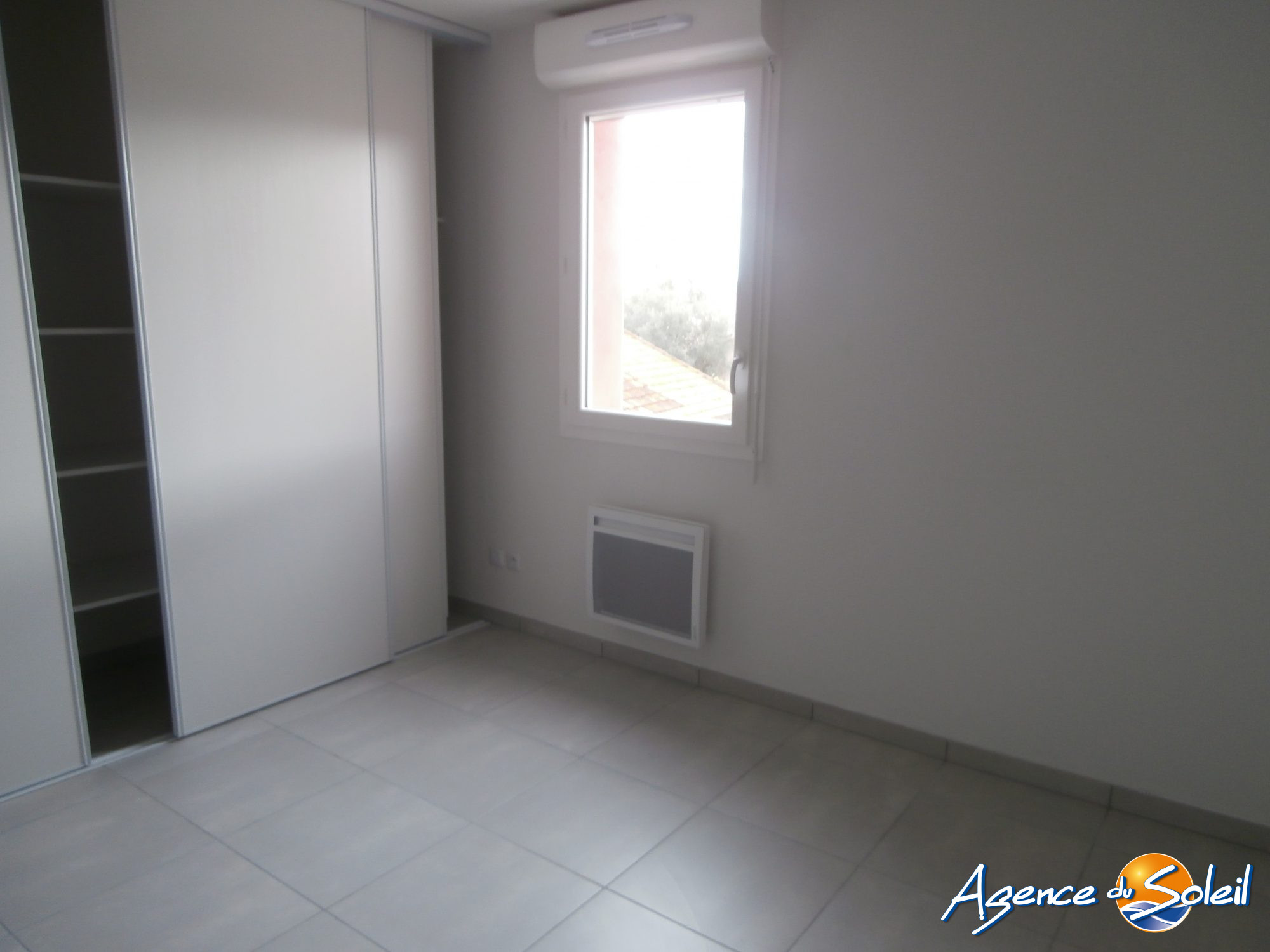 Chambre - Appartement Sauvian (Réf. 09-6568-AGENCEDUSOLEIL)