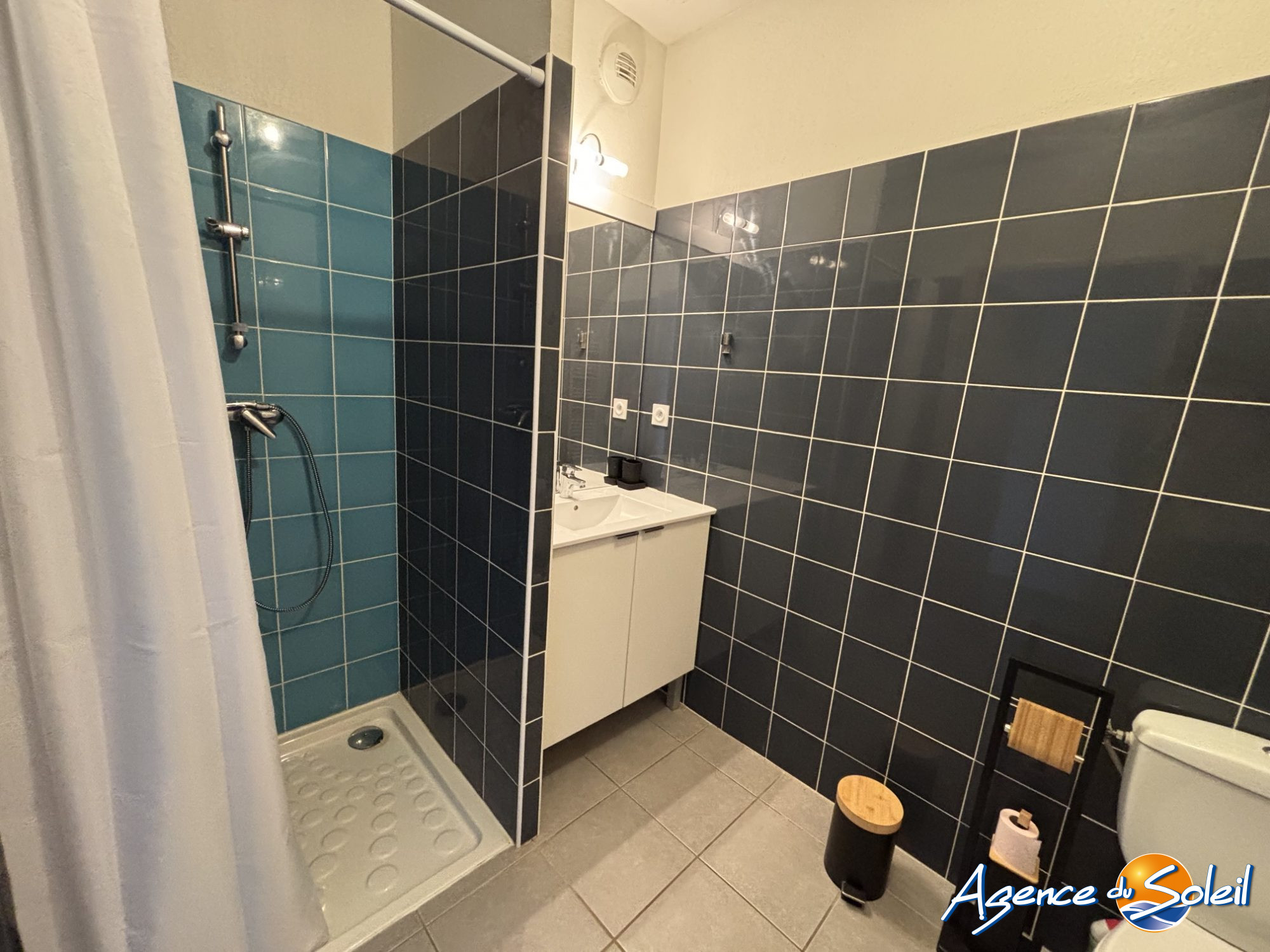 Salle de bain - Appartement Narbonne (Réf. 04-4962-AGENCEDUSOLEIL)