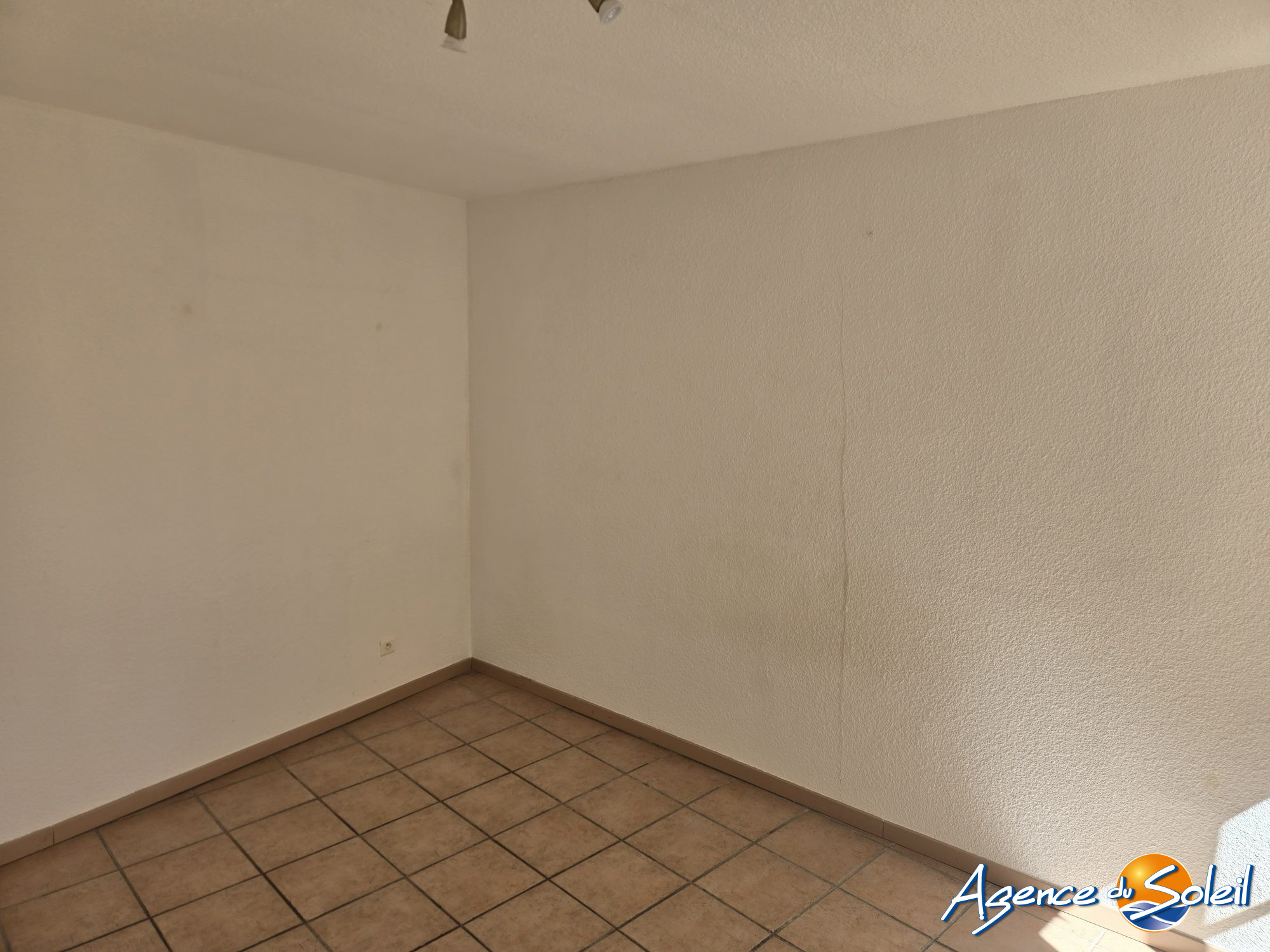Chambre - Appartement Narbonne (Réf. 04-4967-AGENCEDUSOLEIL)