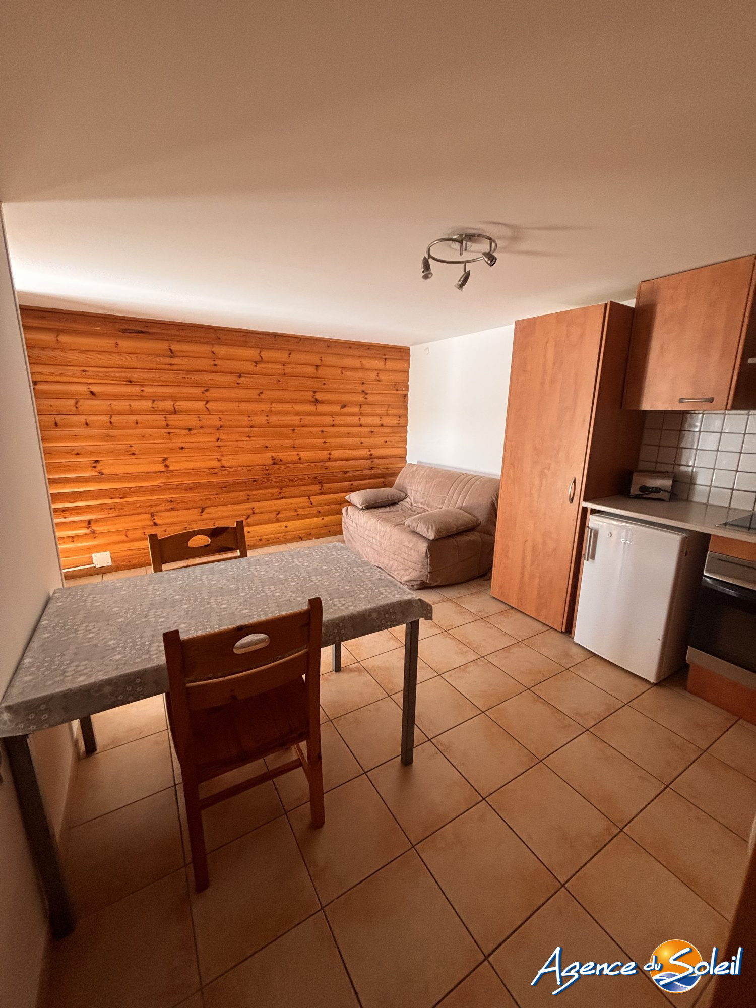 Chambre - Appartement Les Angles (Réf. 37-9001-AGENCEDUSOLEIL)