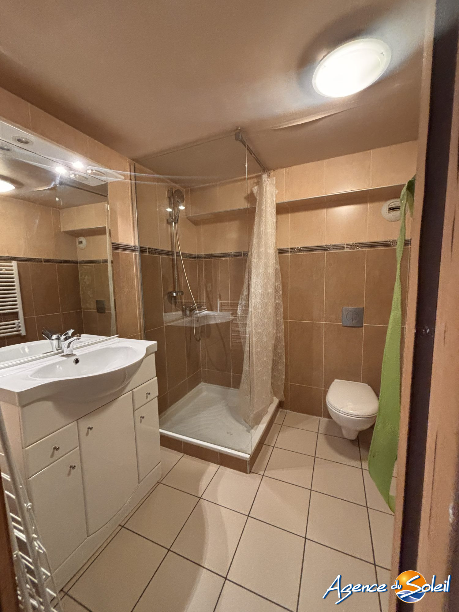 Salle de bain - Appartement Les Angles (Réf. 37-9001-AGENCEDUSOLEIL)