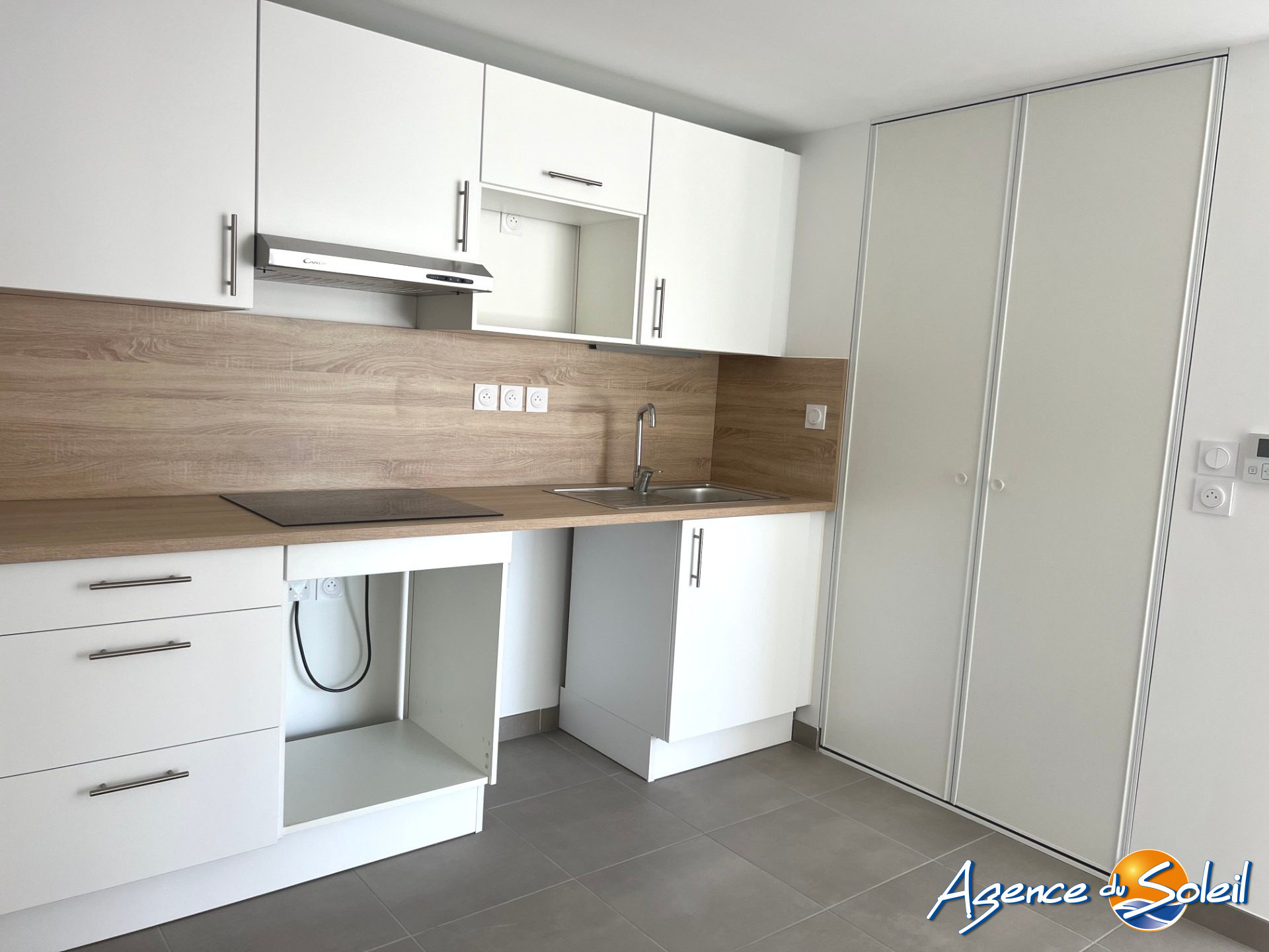 Appartement en location à Marseillan - Agence du Soleil (Réf. 09-7468-AGENCEDUSOLEIL)