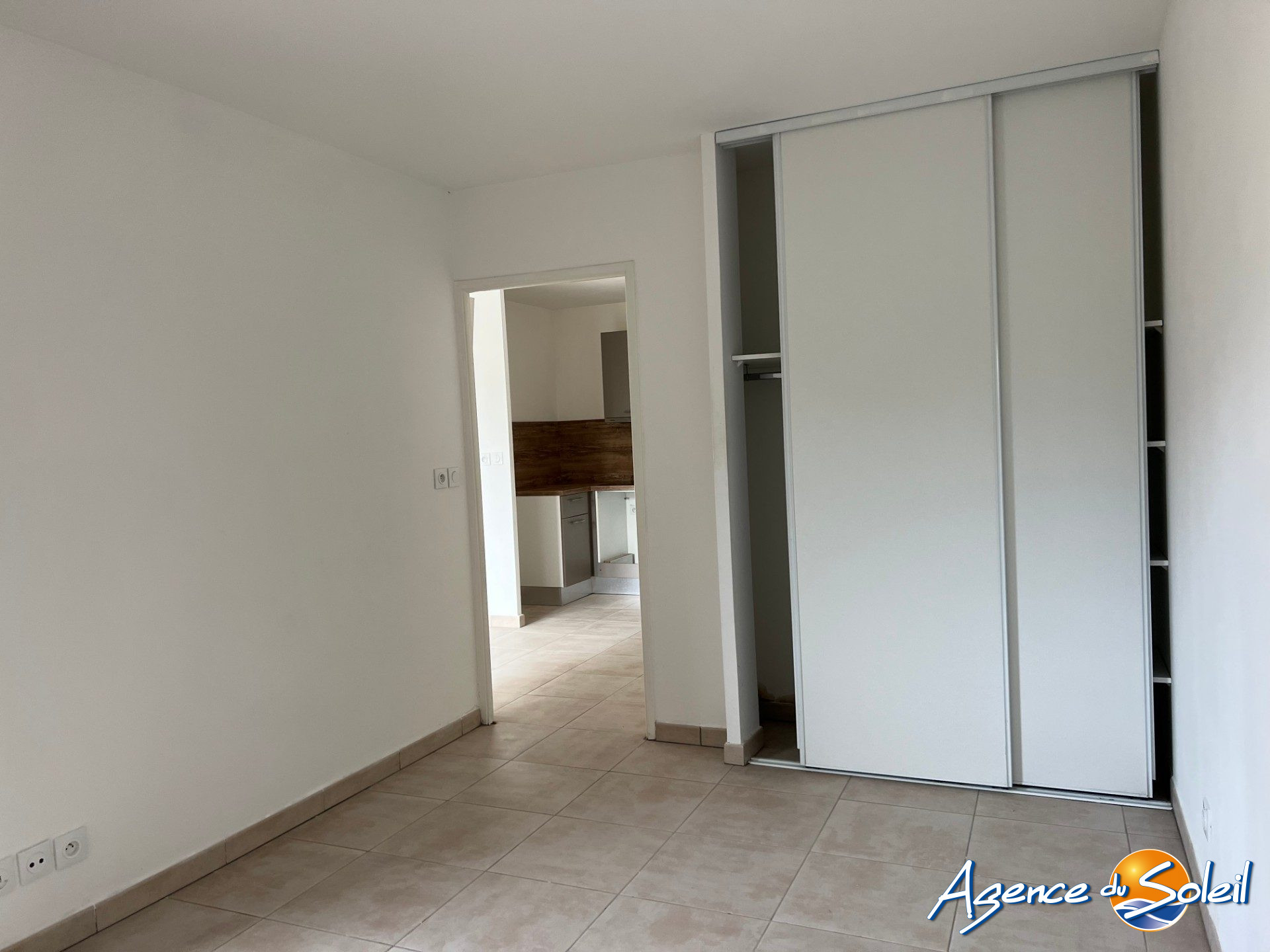 Chambre - Appartement Béziers (Réf. 09-7135-AGENCEDUSOLEIL)