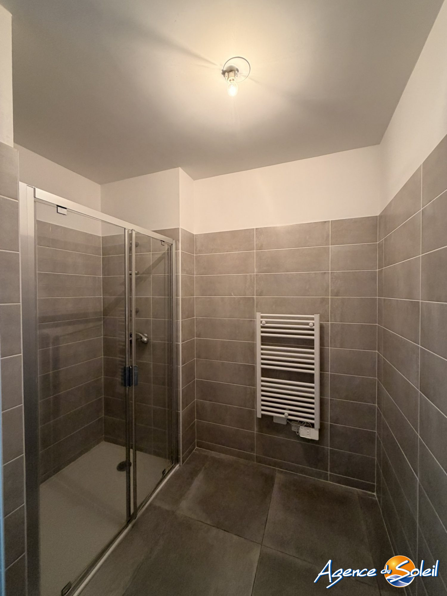 Salle de bain - Appartement Villeneuve-de-la-Raho (Réf. 06-3024-AGENCEDUSOLEIL)