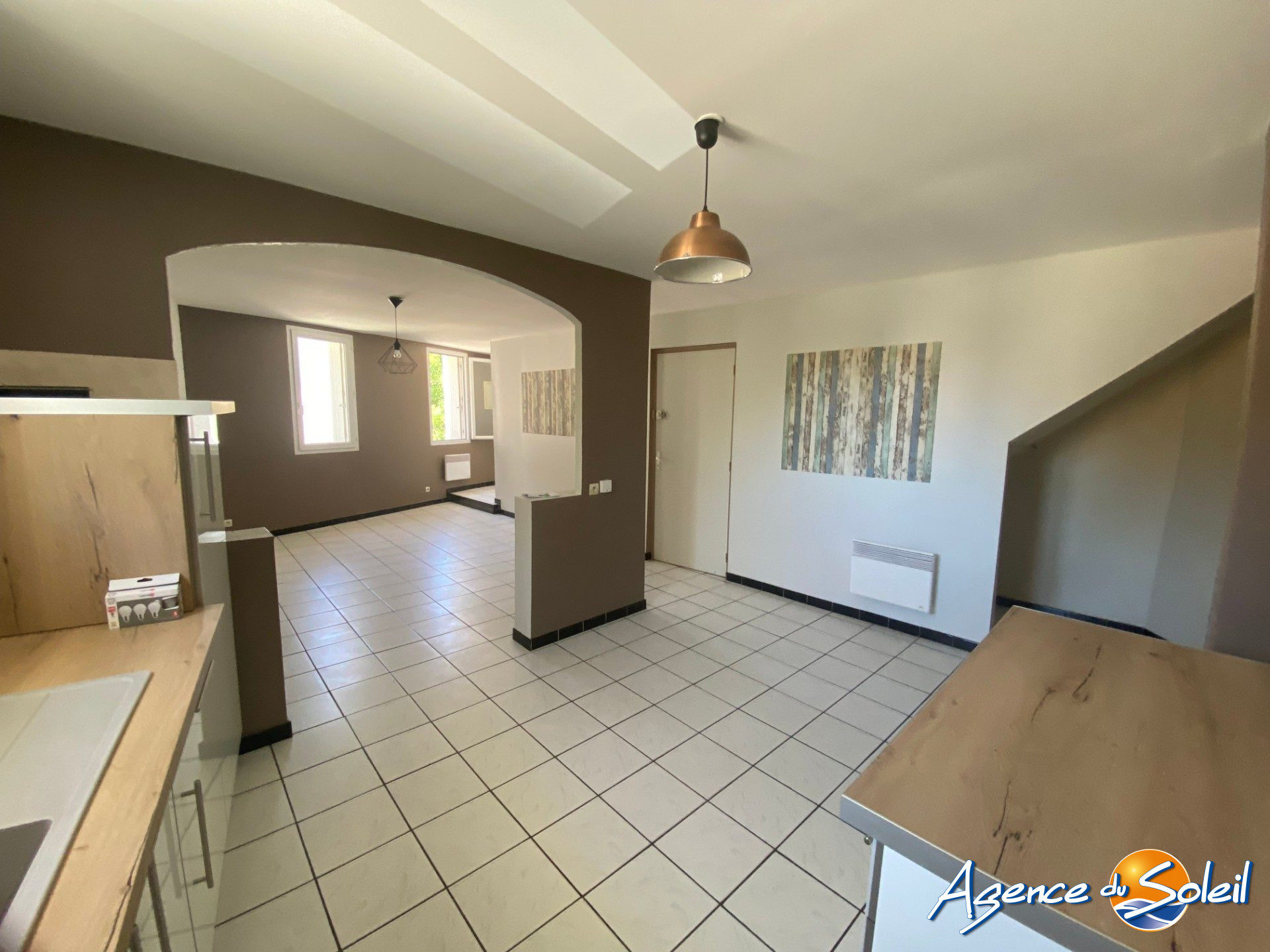 Vue intérieure - Appartement Névian (Réf. 27-2697-AGENCEDUSOLEIL)