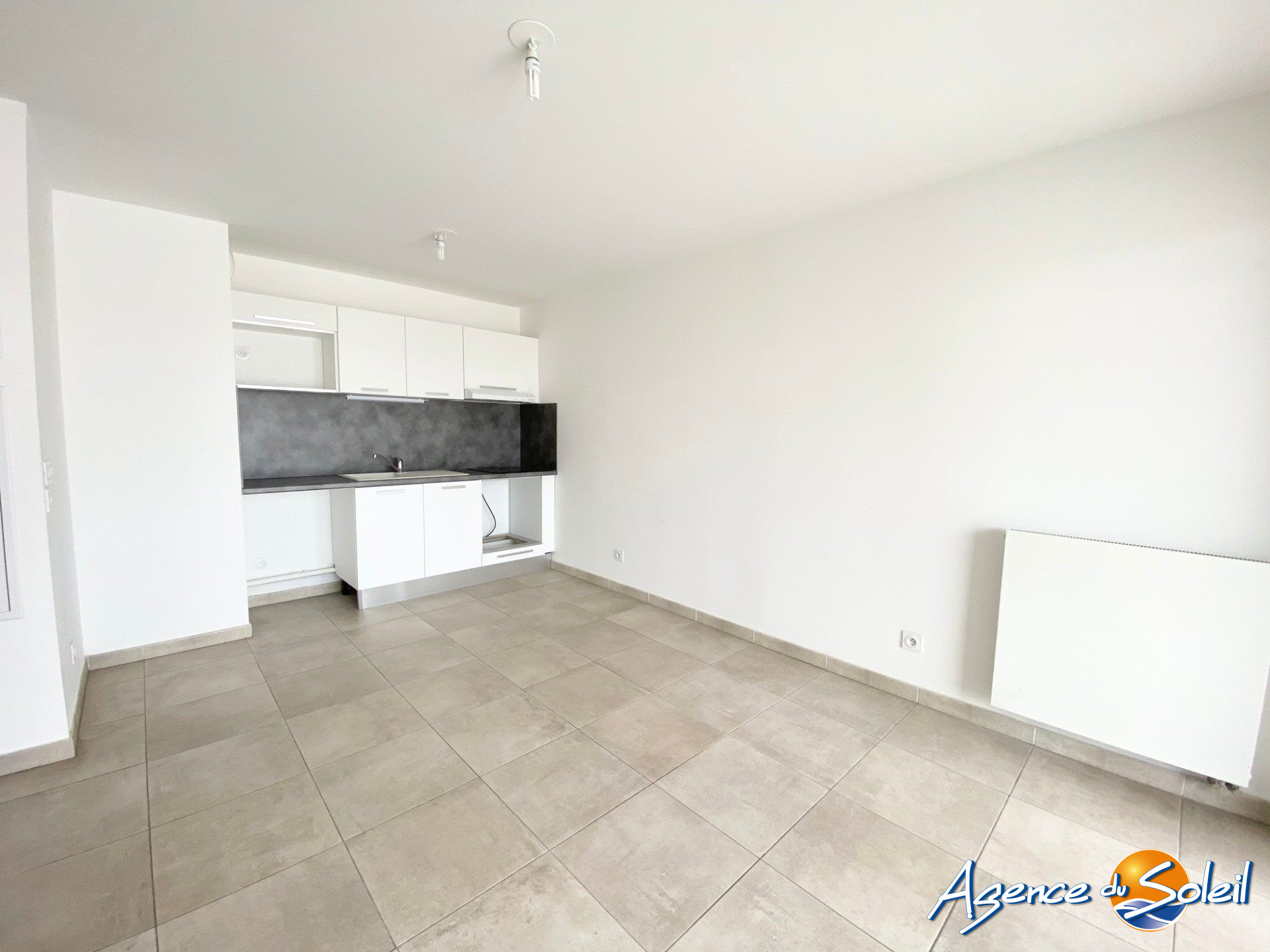 Appartement en location à Sauvian - Agence du Soleil (Réf. 09-6861-AGENCEDUSOLEIL)