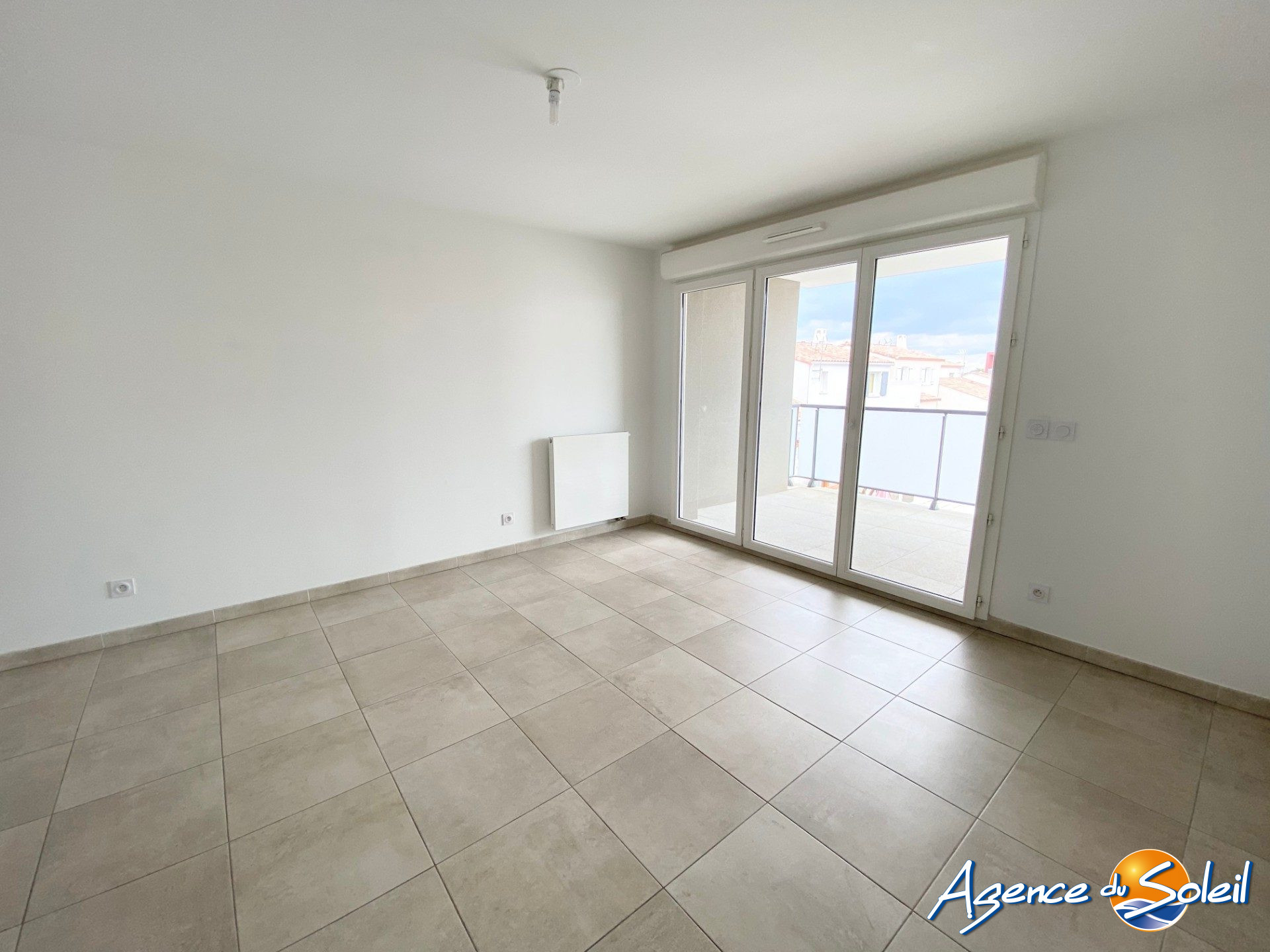 Chambre - Appartement Sauvian (Réf. 09-6861-AGENCEDUSOLEIL)