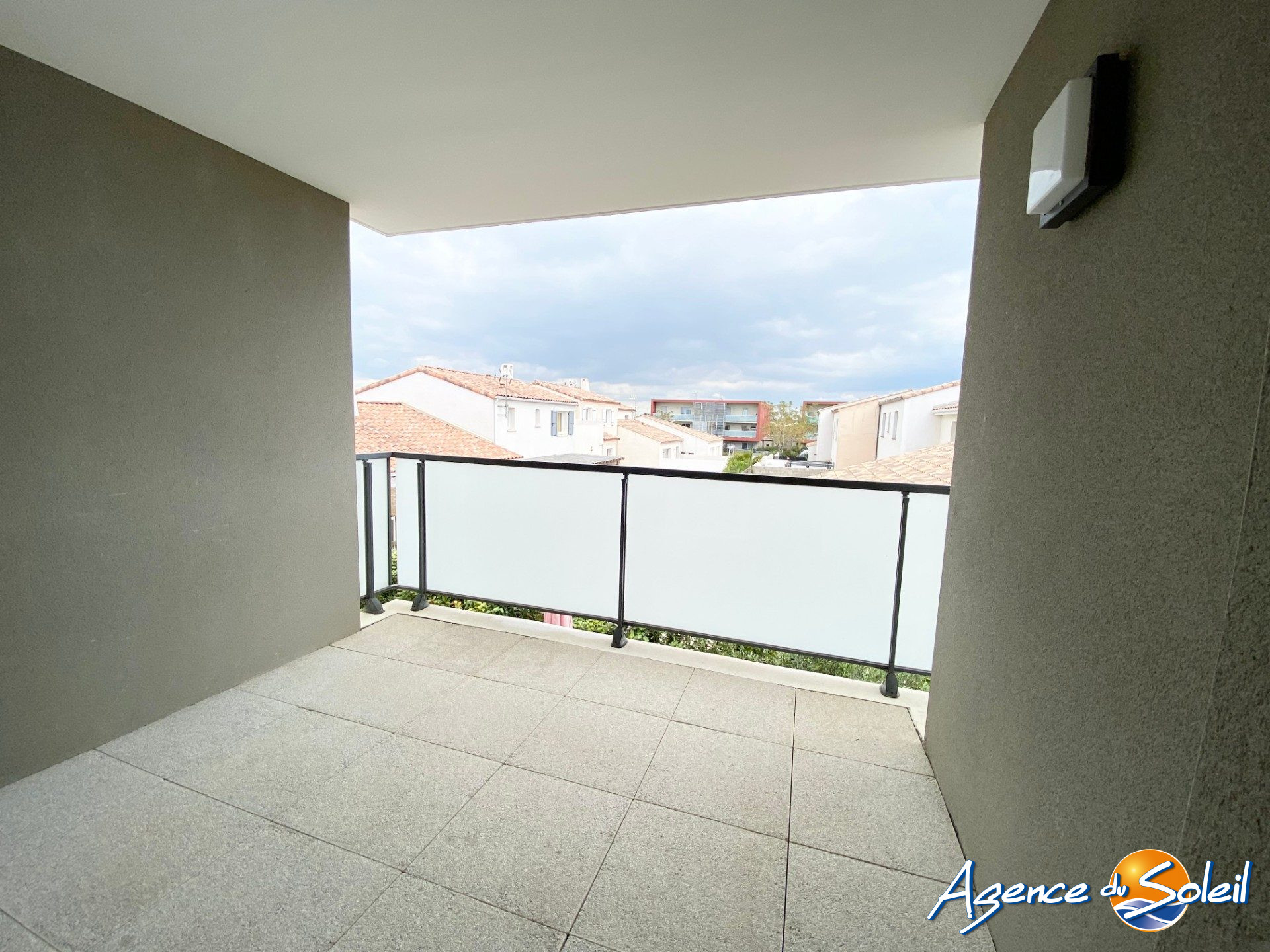 Vue extérieure - Appartement Sauvian (Réf. 09-6861-AGENCEDUSOLEIL)
