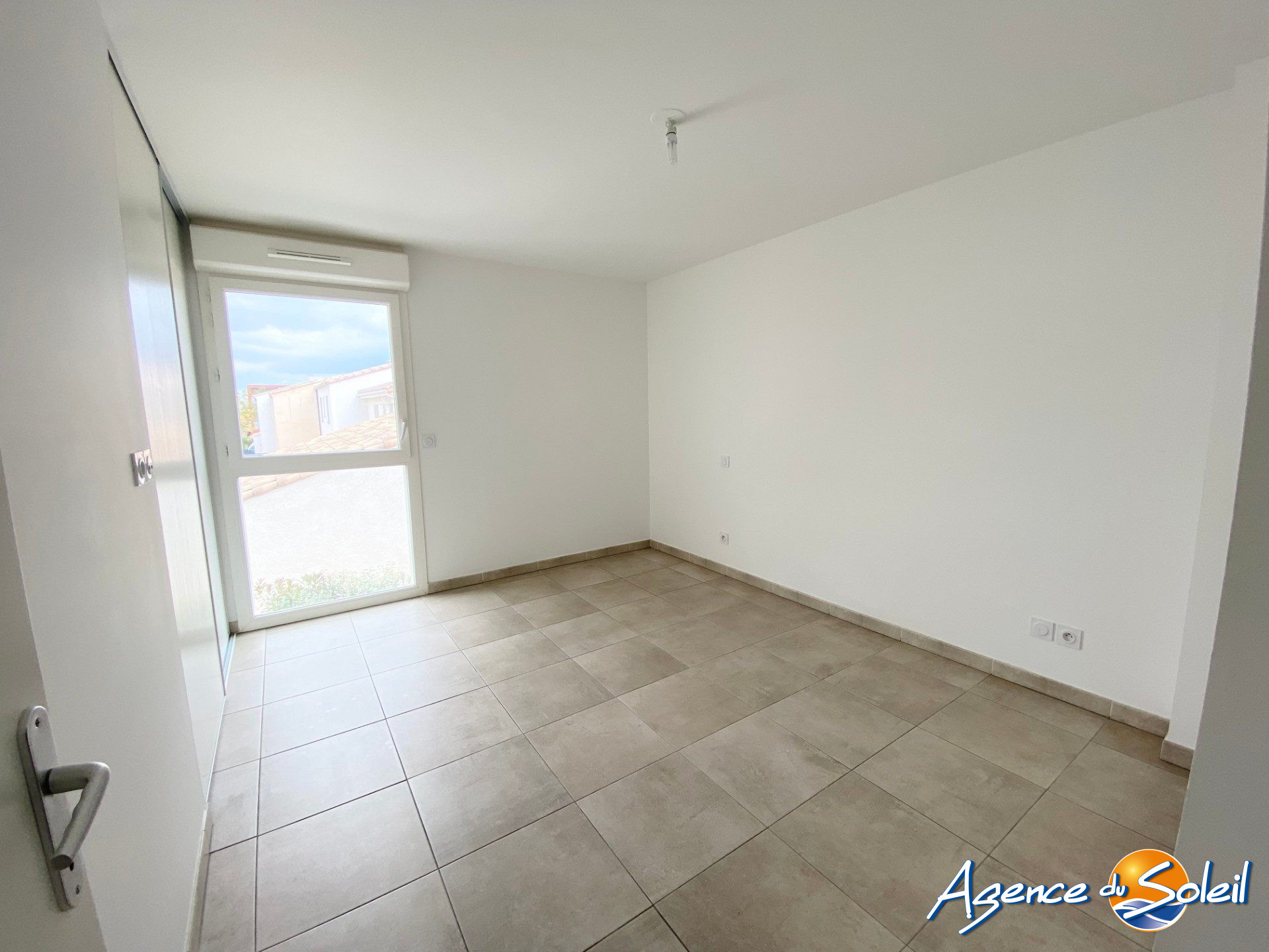 Terrasse - Appartement Sauvian (Réf. 09-6861-AGENCEDUSOLEIL)