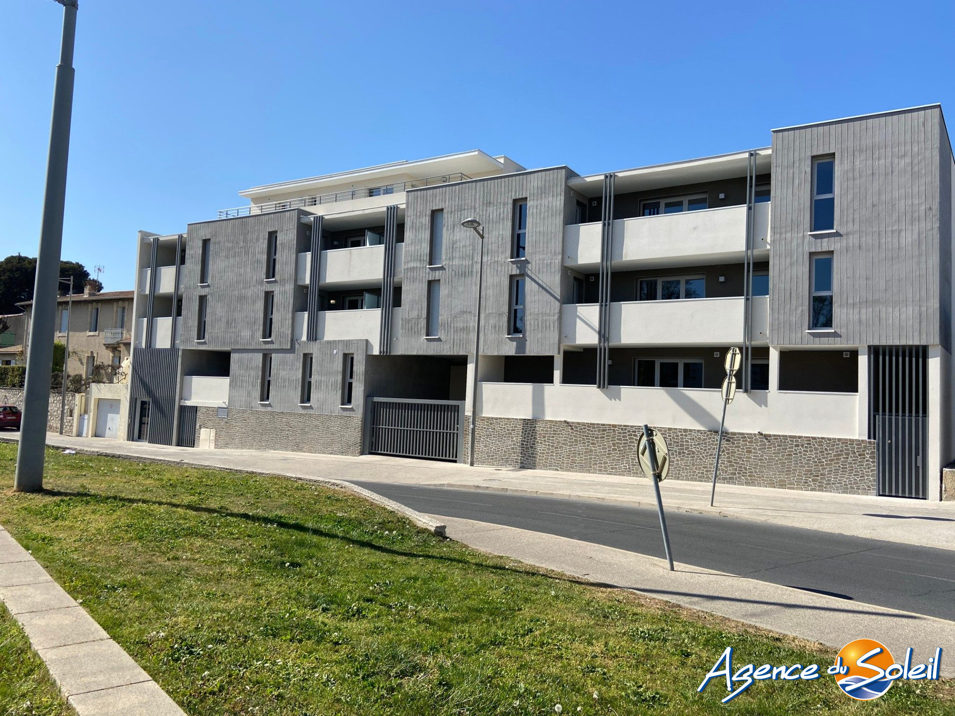 Vue extérieure - Appartement Castelnau-le-Lez (Réf. 33-8122-AGENCEDUSOLEIL)