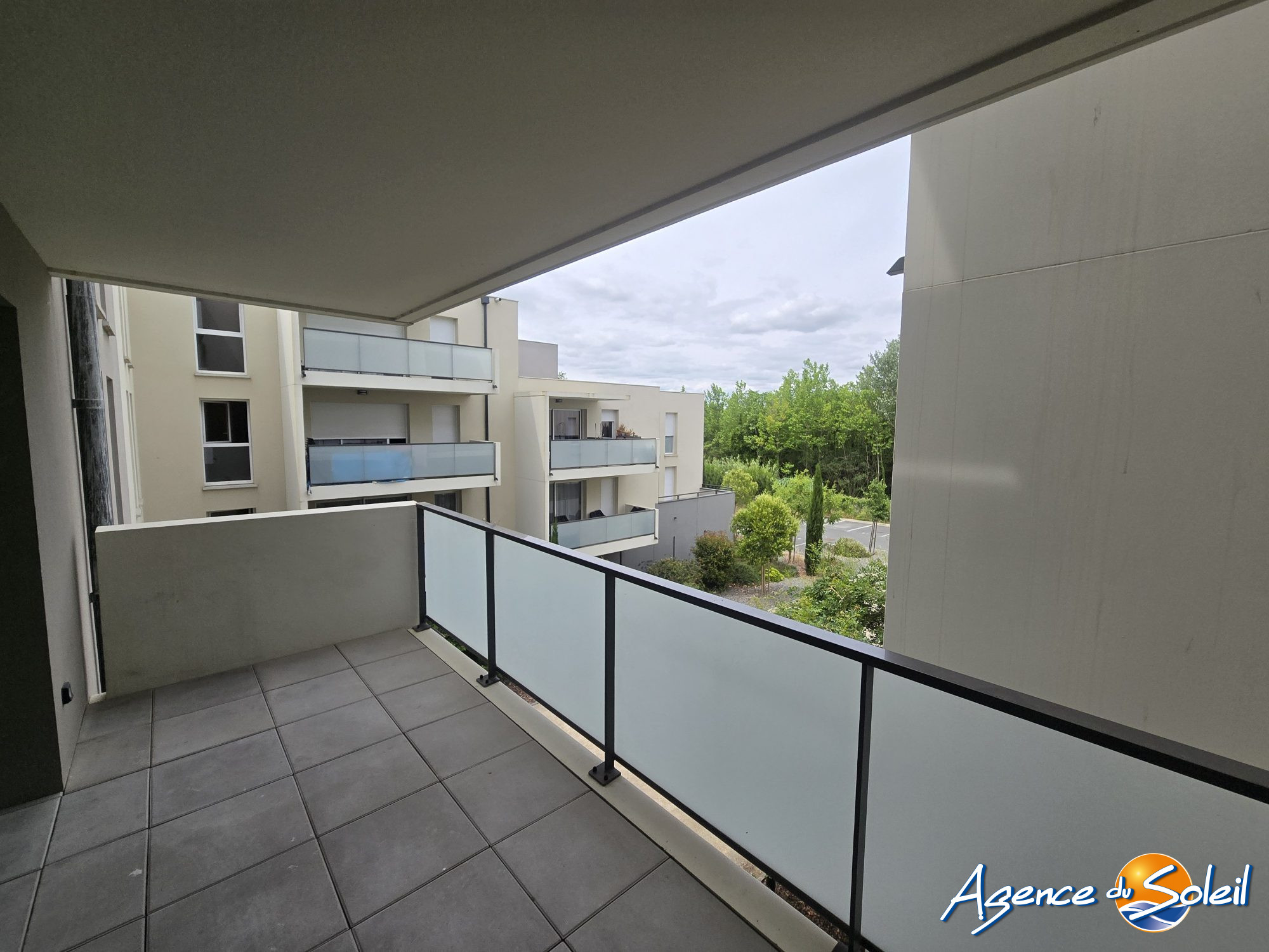 Vue extérieure - Appartement Narbonne (Réf. 04-4189-AGENCEDUSOLEIL)