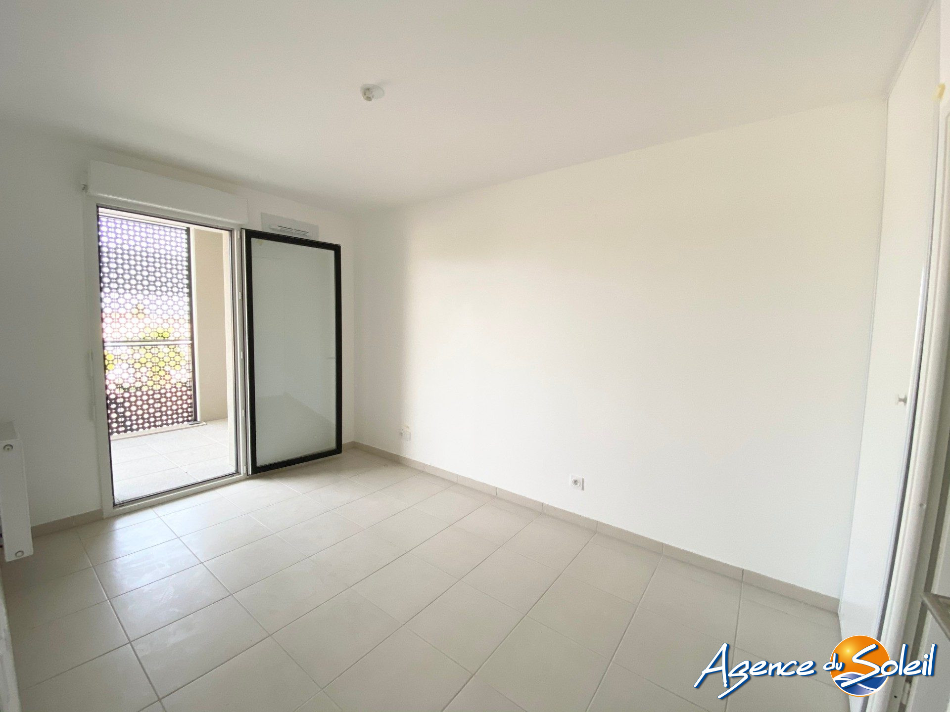 Chambre - Appartement Frontignan (Réf. 33-8094-AGENCEDUSOLEIL)
