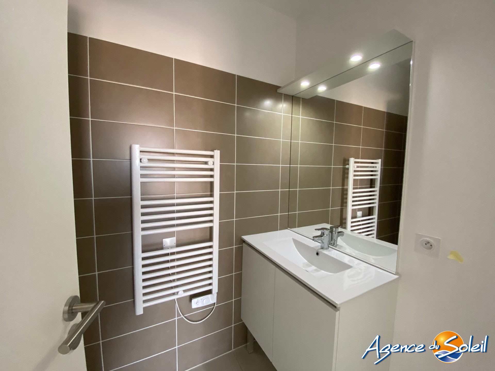 Vue extérieure - Appartement Frontignan (Réf. 33-8094-AGENCEDUSOLEIL)