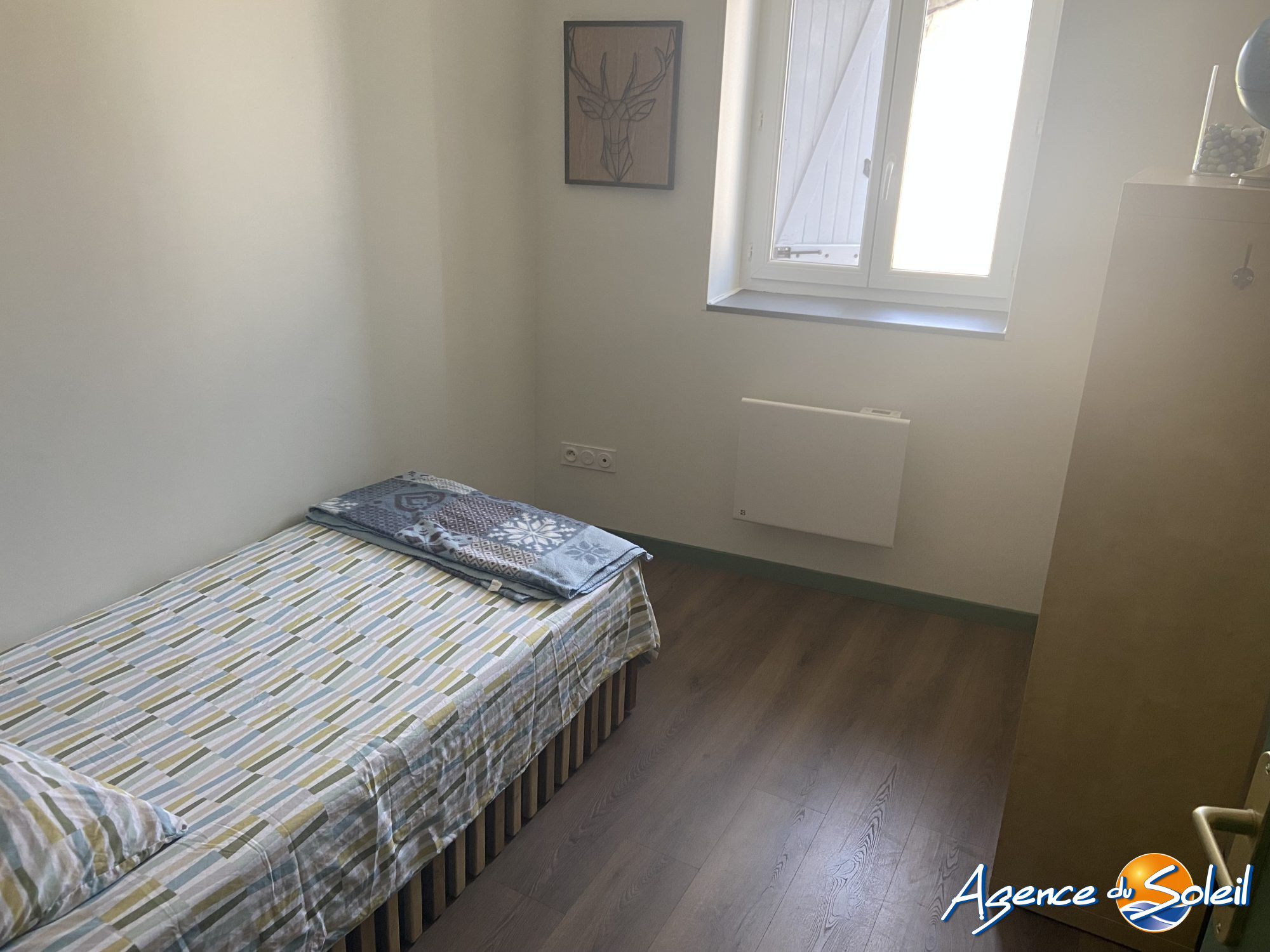 Chambre - Maison Oupia (Réf. 27-2836-AGENCEDUSOLEIL)