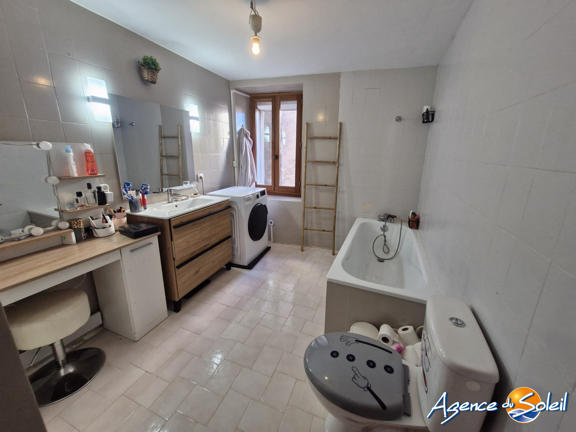 Salle de bain - Maison Escales (Réf. 27-2887-AGENCEDUSOLEIL)