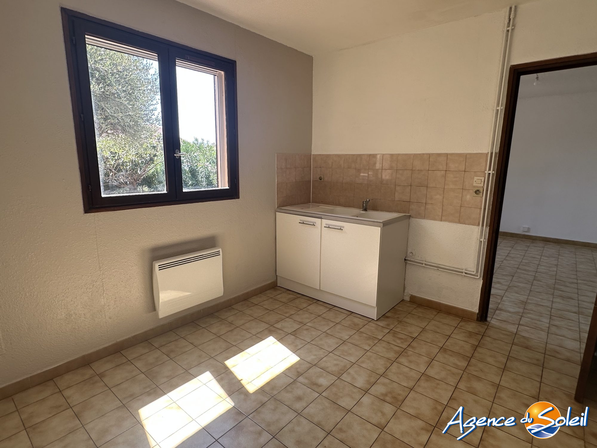 Chambre - Maison Sigean (Réf. 05-3635-AGENCEDUSOLEIL)