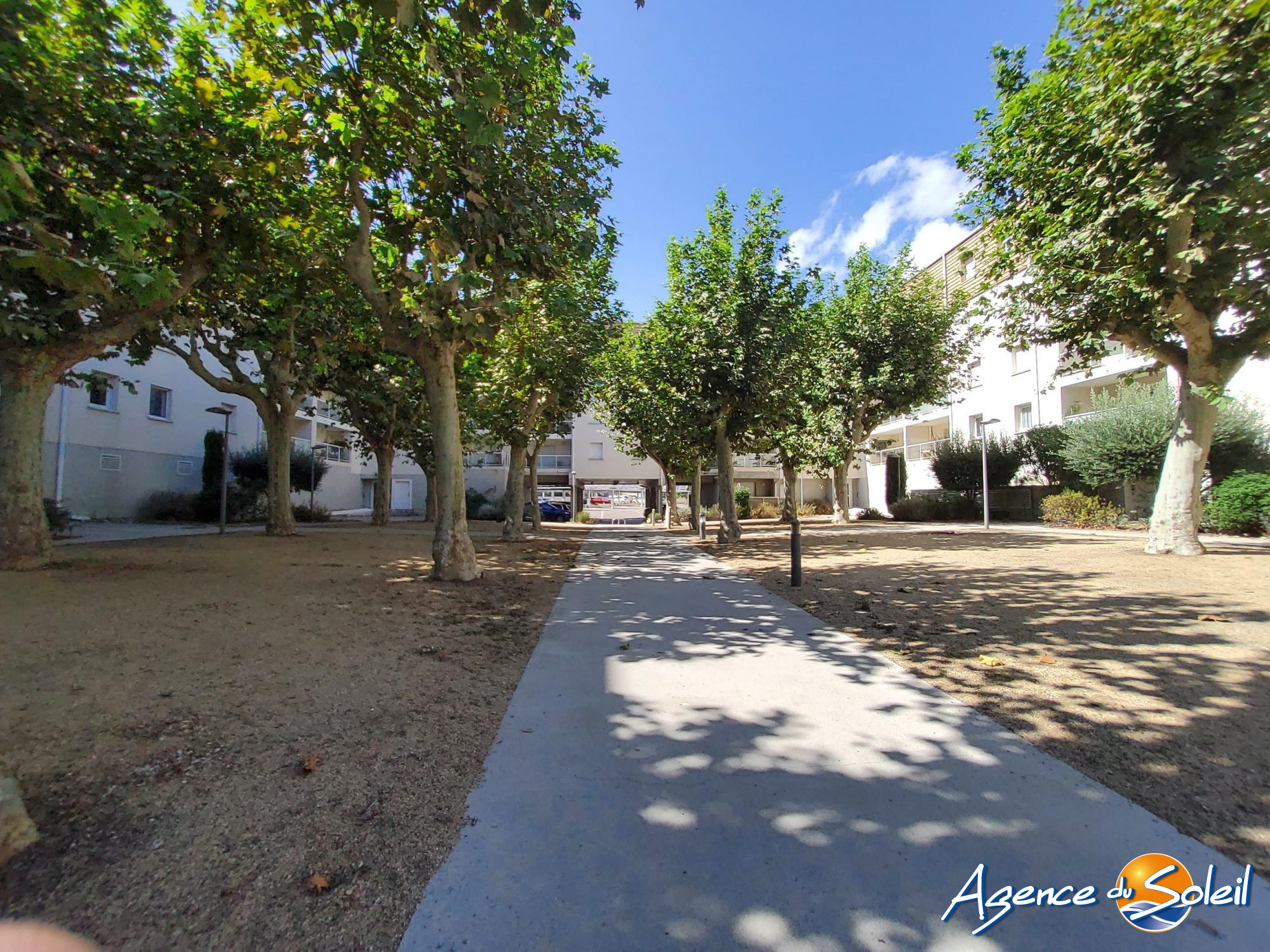 Chambre - Stationnement Narbonne (Réf. 04-4835-AGENCEDUSOLEIL)