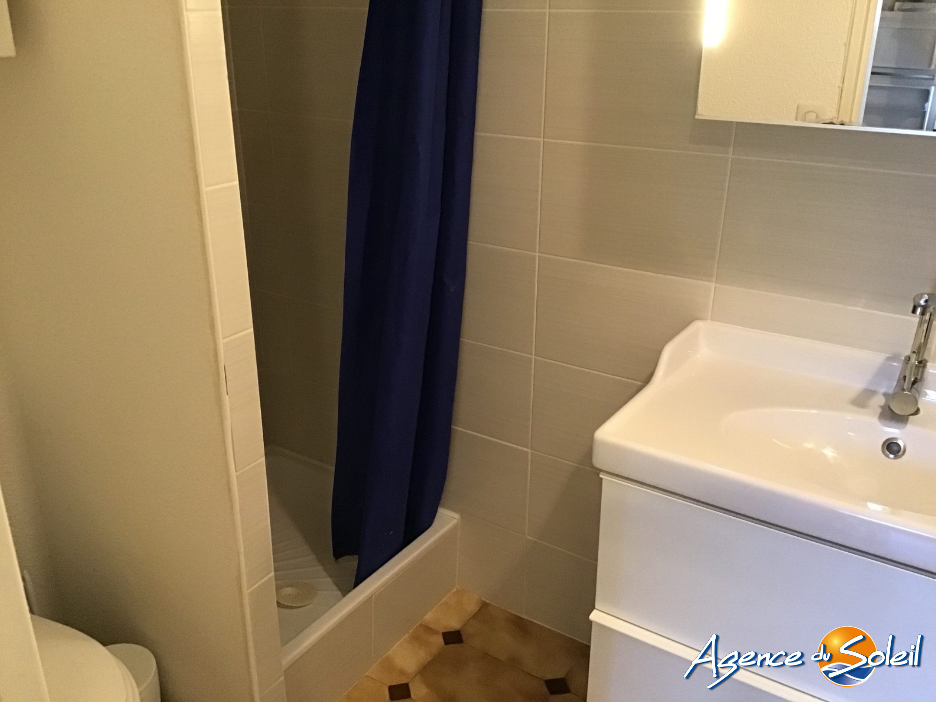 Salle de bain - Appartement Gruissan (Réf. 12-11706-AGENCEDUSOLEIL)